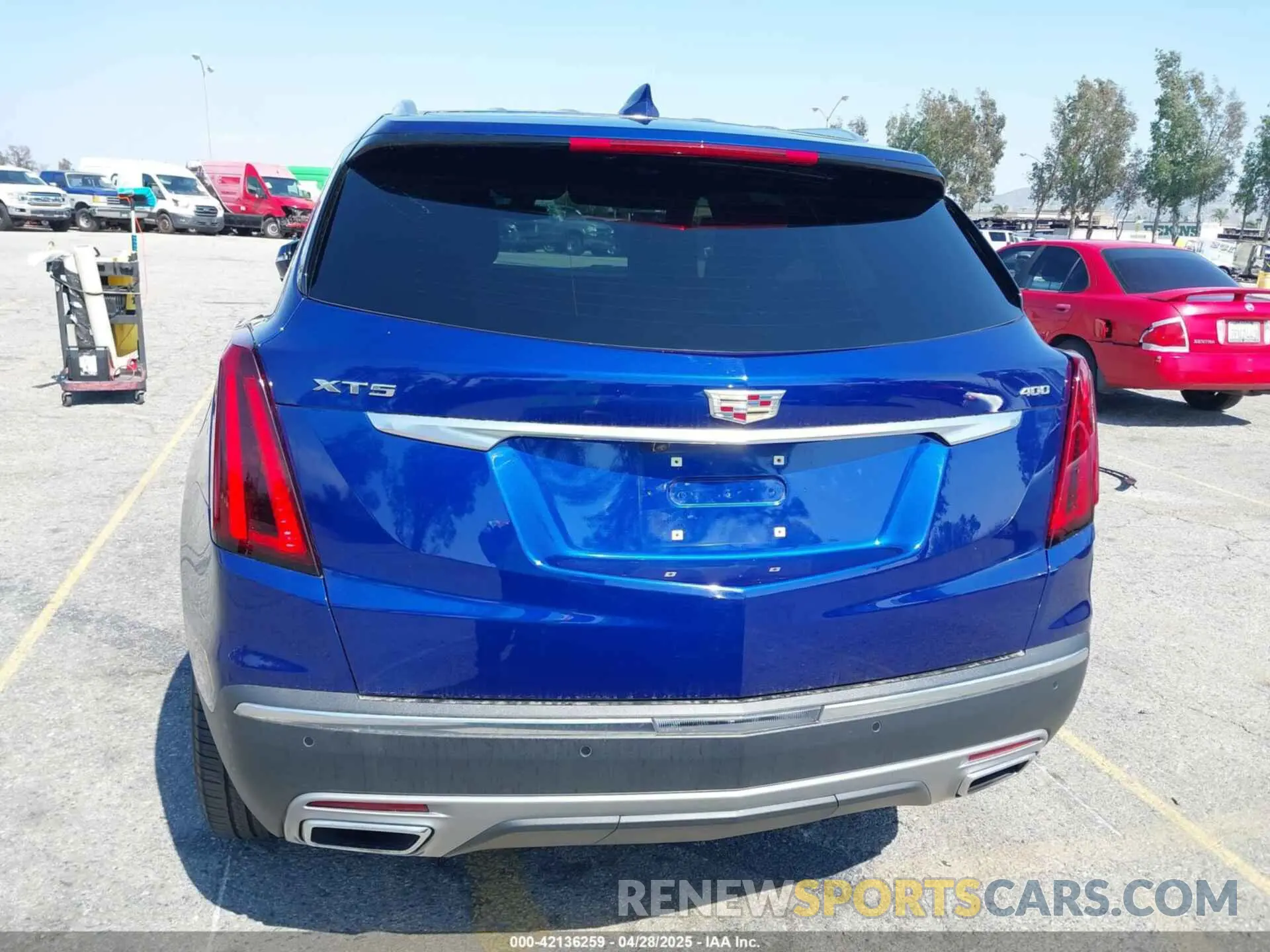 17 Photograph of a damaged car 1GYKNCRS3PZ176654 CADILLAC XT5 2023