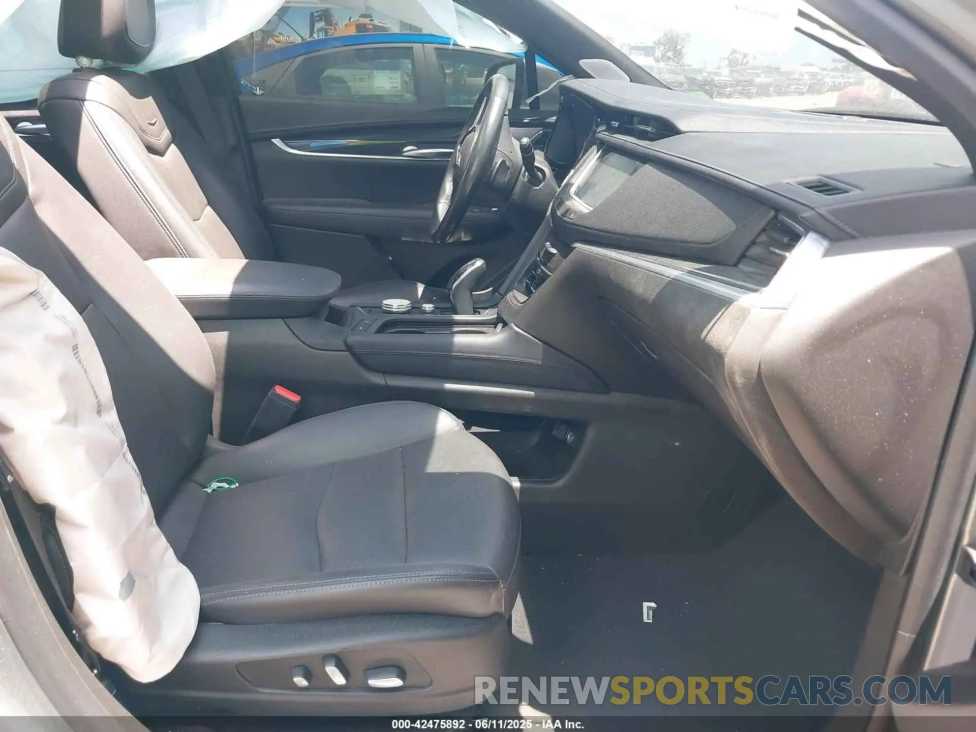 5 Photograph of a damaged car 1GYKNCRS6PZ151361 CADILLAC XT5 2023