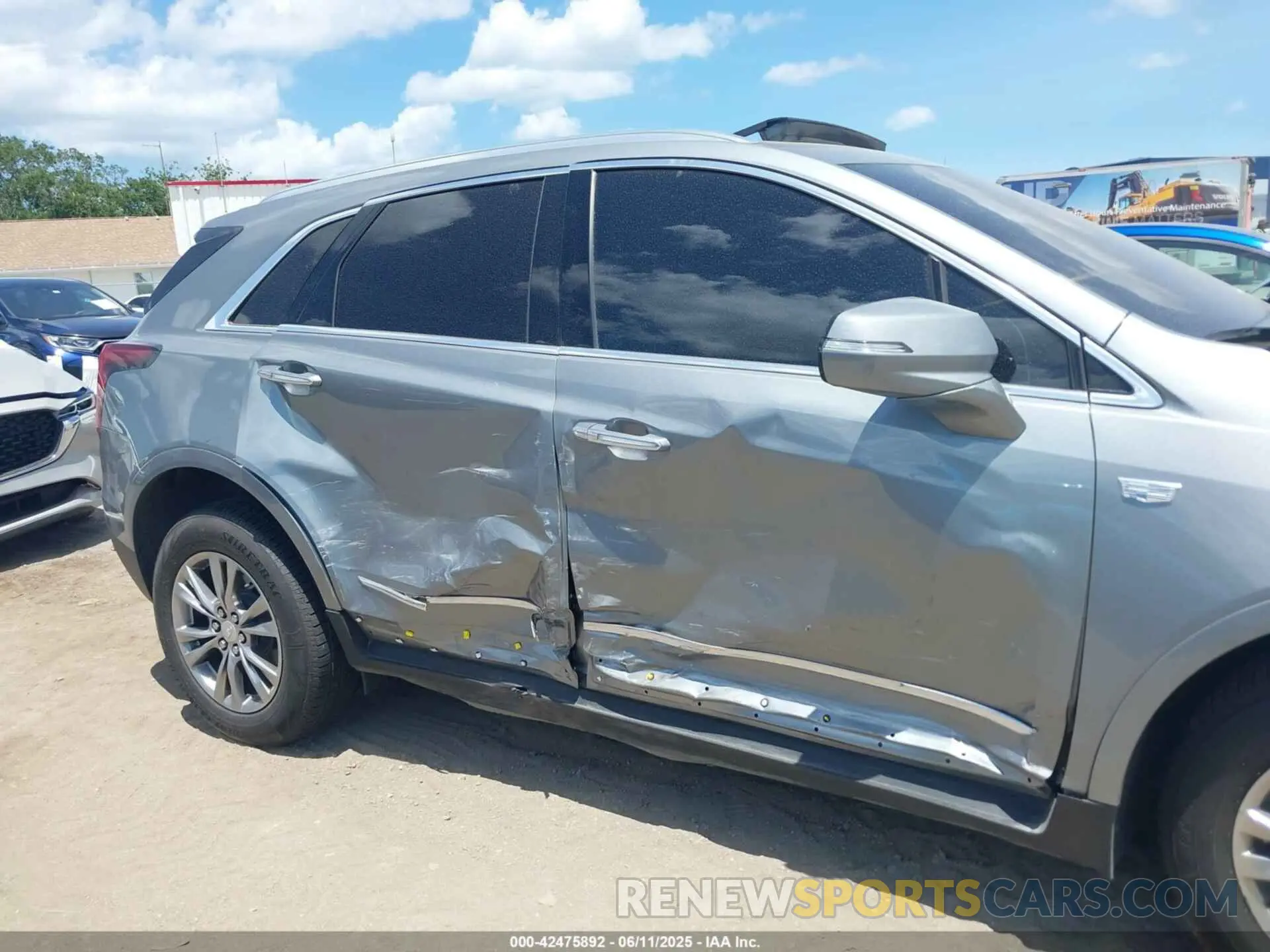 6 Photograph of a damaged car 1GYKNCRS6PZ151361 CADILLAC XT5 2023