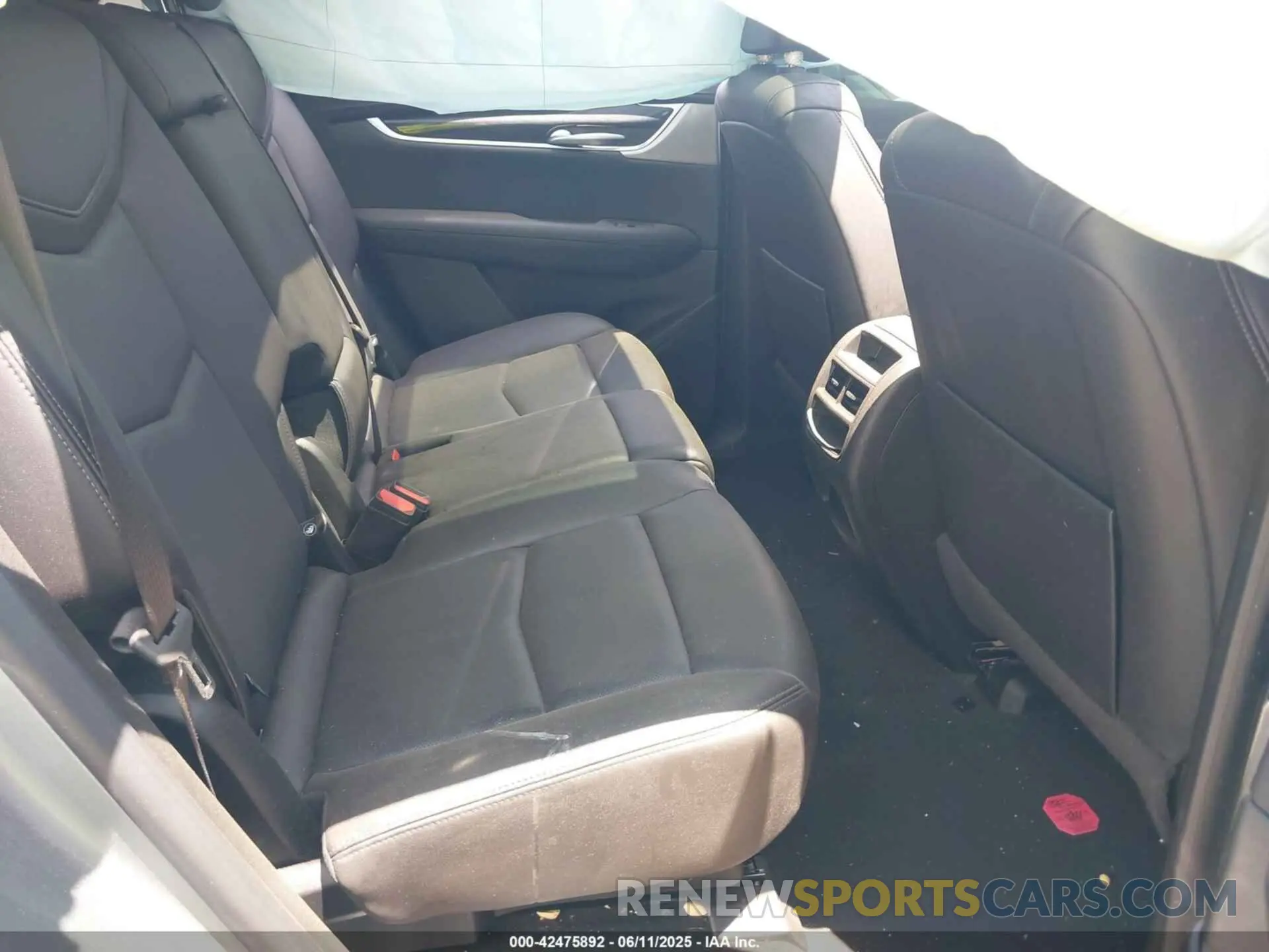 8 Photograph of a damaged car 1GYKNCRS6PZ151361 CADILLAC XT5 2023