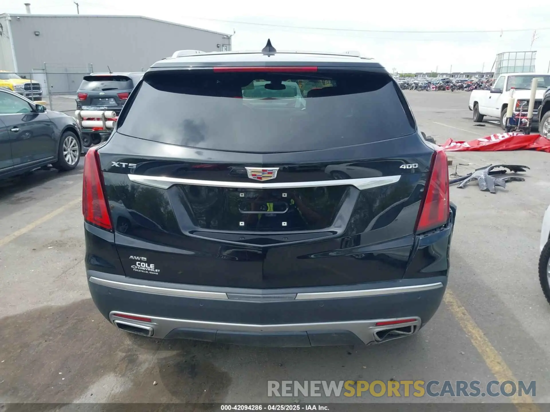 17 Photograph of a damaged car 1GYKNDRS2PZ207186 CADILLAC XT5 2023