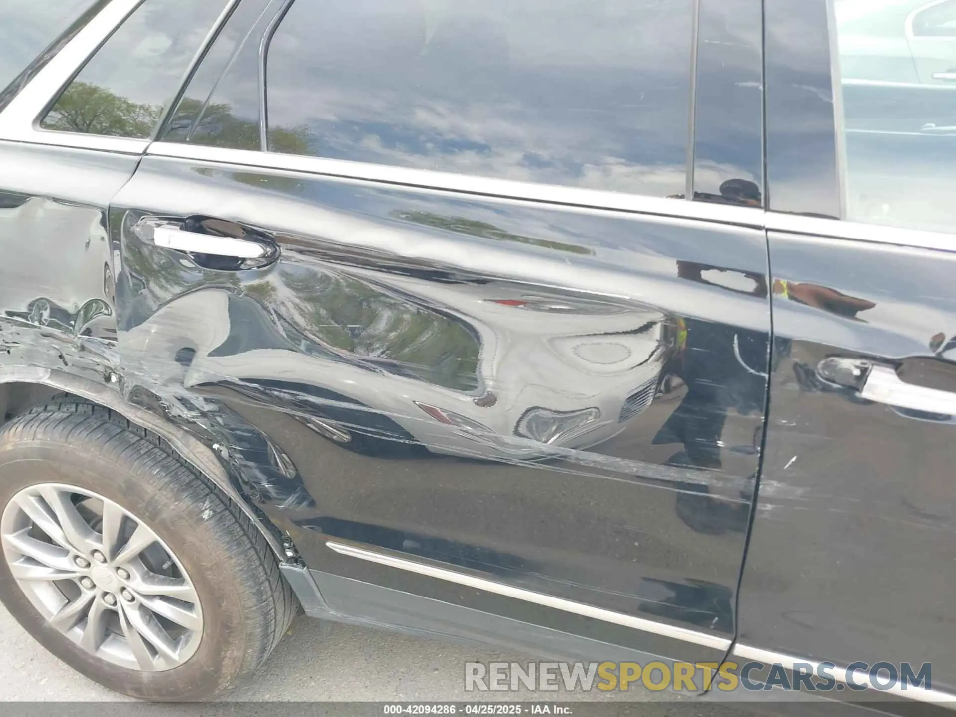 22 Photograph of a damaged car 1GYKNDRS2PZ207186 CADILLAC XT5 2023