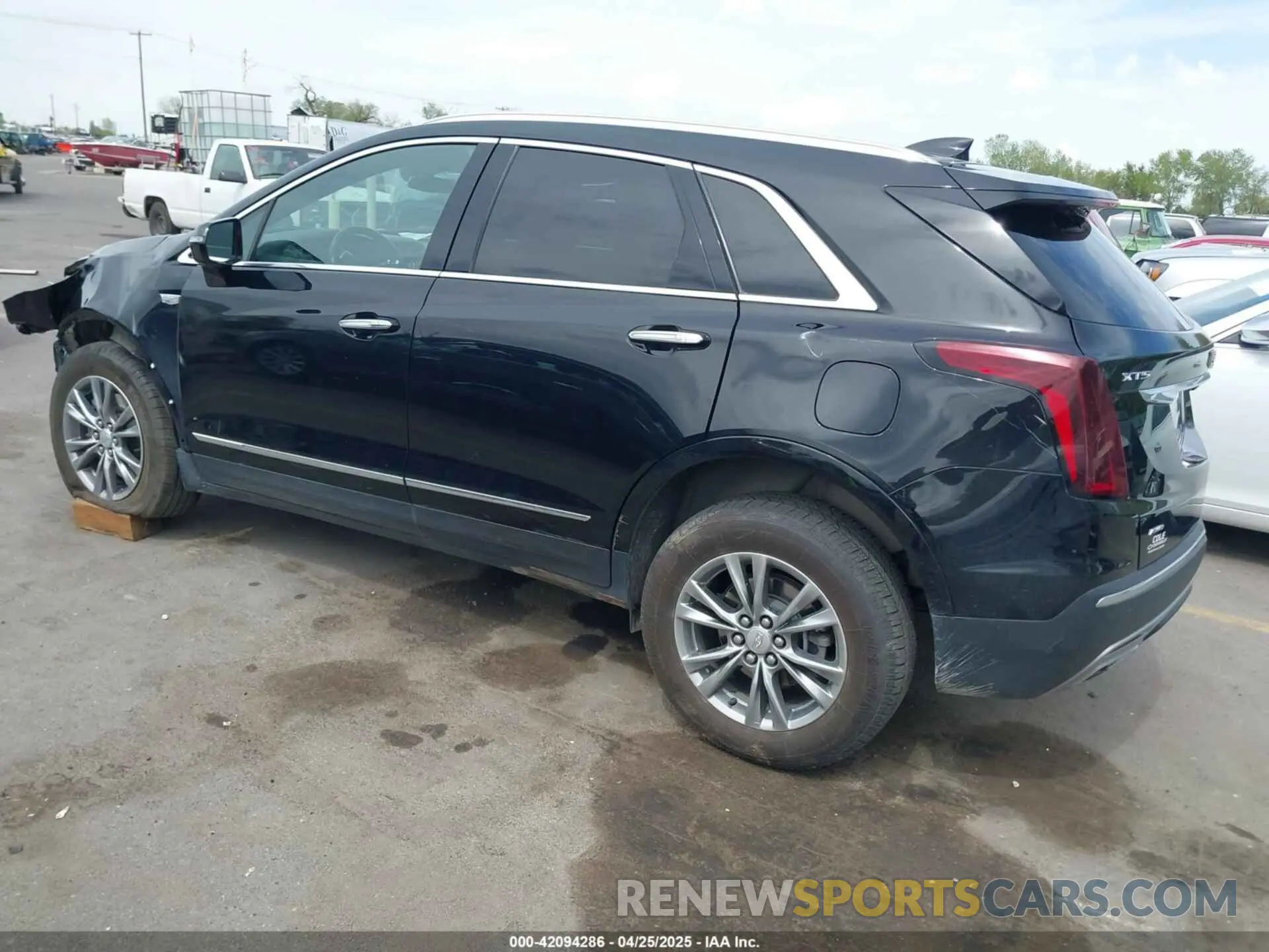 3 Photograph of a damaged car 1GYKNDRS2PZ207186 CADILLAC XT5 2023
