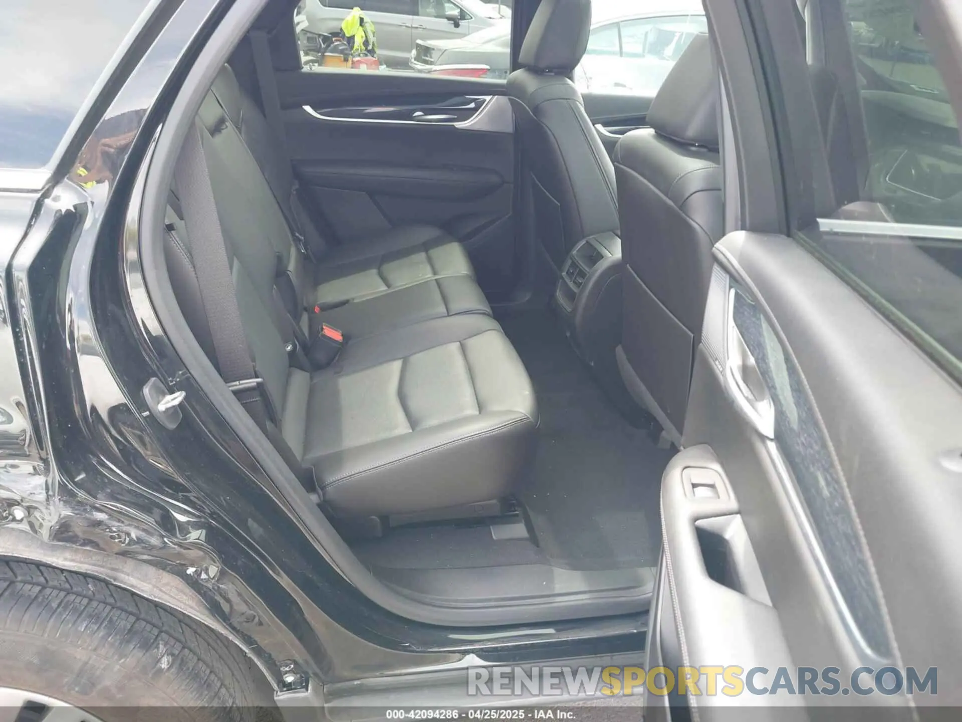 8 Photograph of a damaged car 1GYKNDRS2PZ207186 CADILLAC XT5 2023