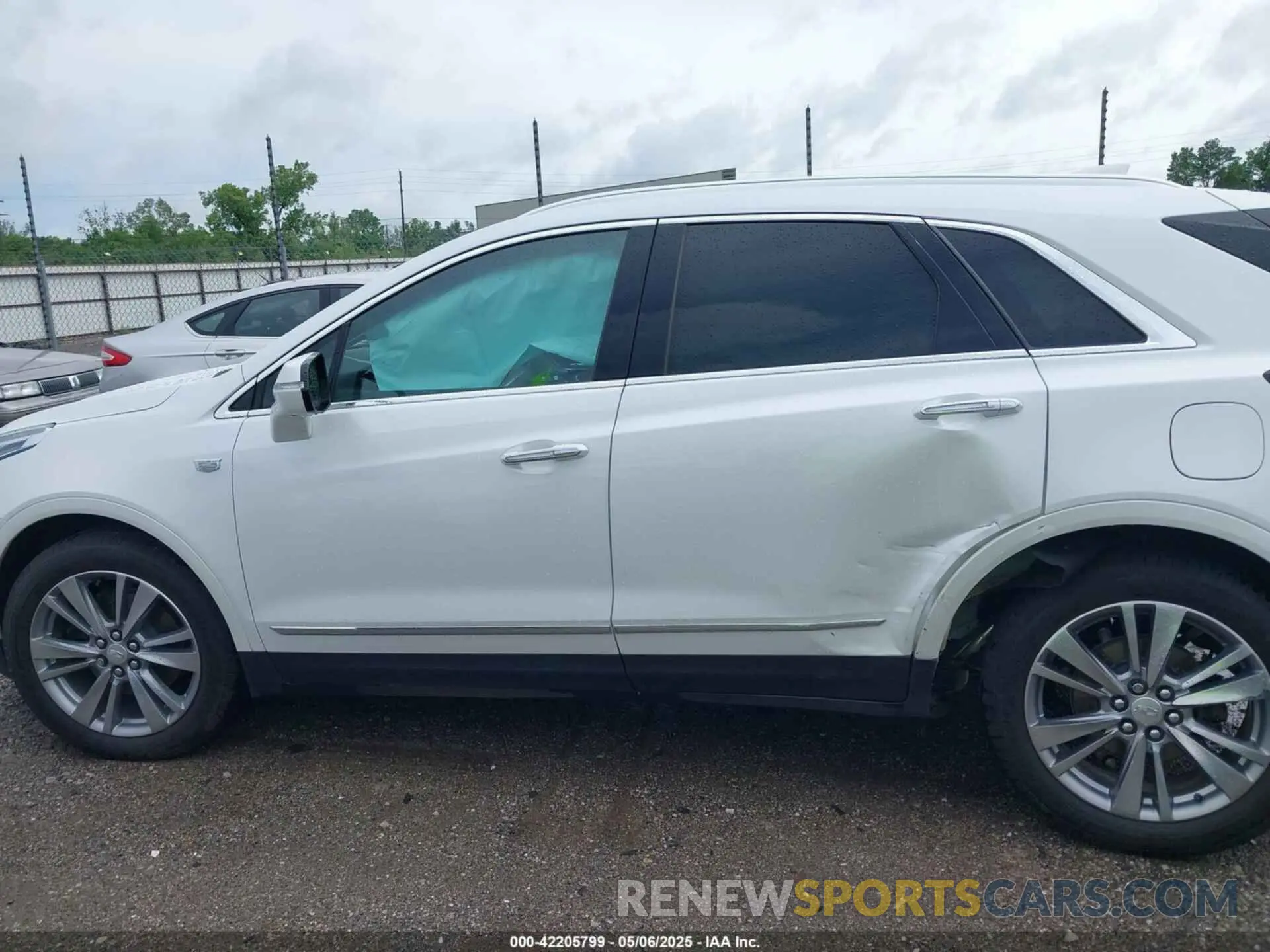 14 Photograph of a damaged car 1GYKNDRS9PZ199653 CADILLAC XT5 2023