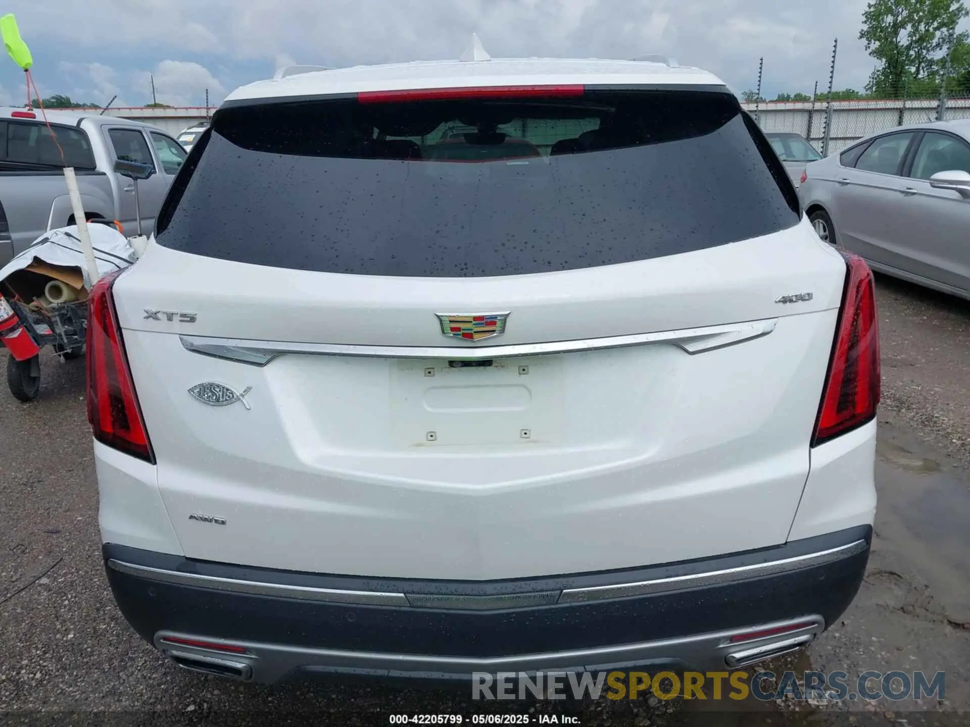 16 Photograph of a damaged car 1GYKNDRS9PZ199653 CADILLAC XT5 2023