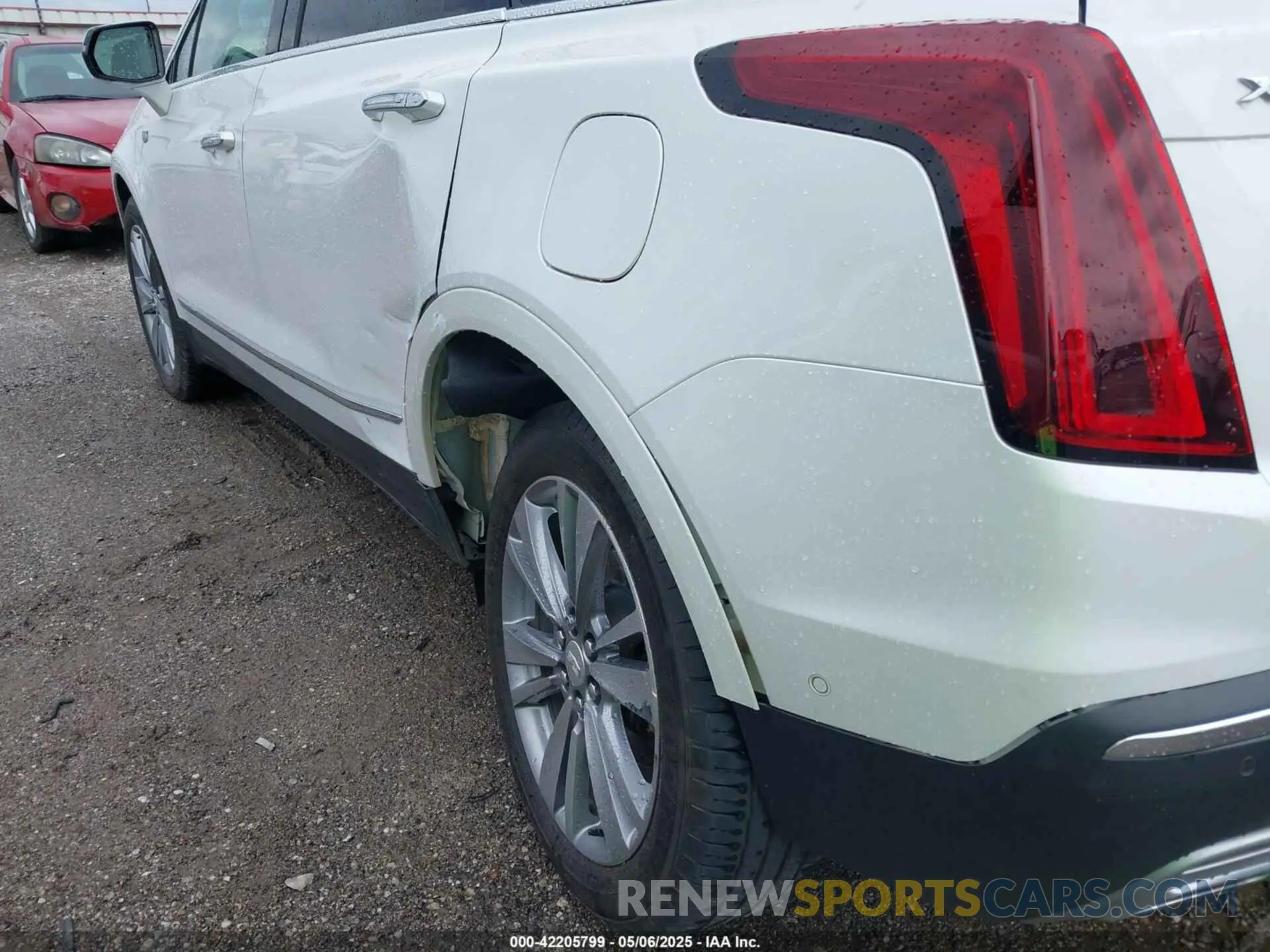 17 Photograph of a damaged car 1GYKNDRS9PZ199653 CADILLAC XT5 2023
