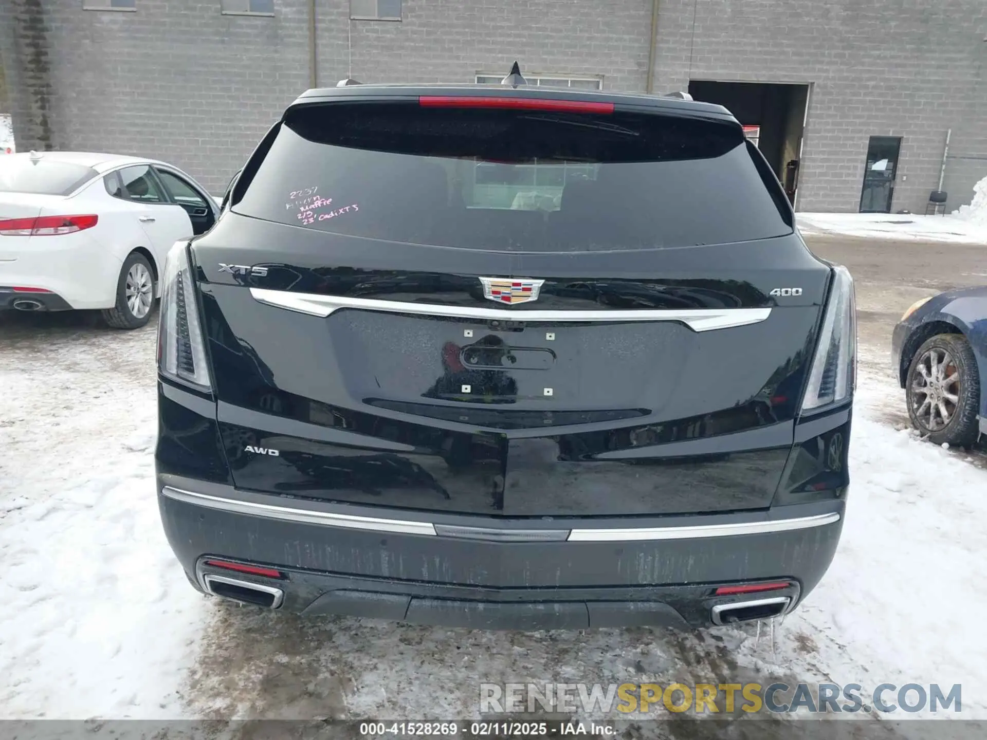 17 Photograph of a damaged car 1GYKNGRS5PZ168479 CADILLAC XT5 2023