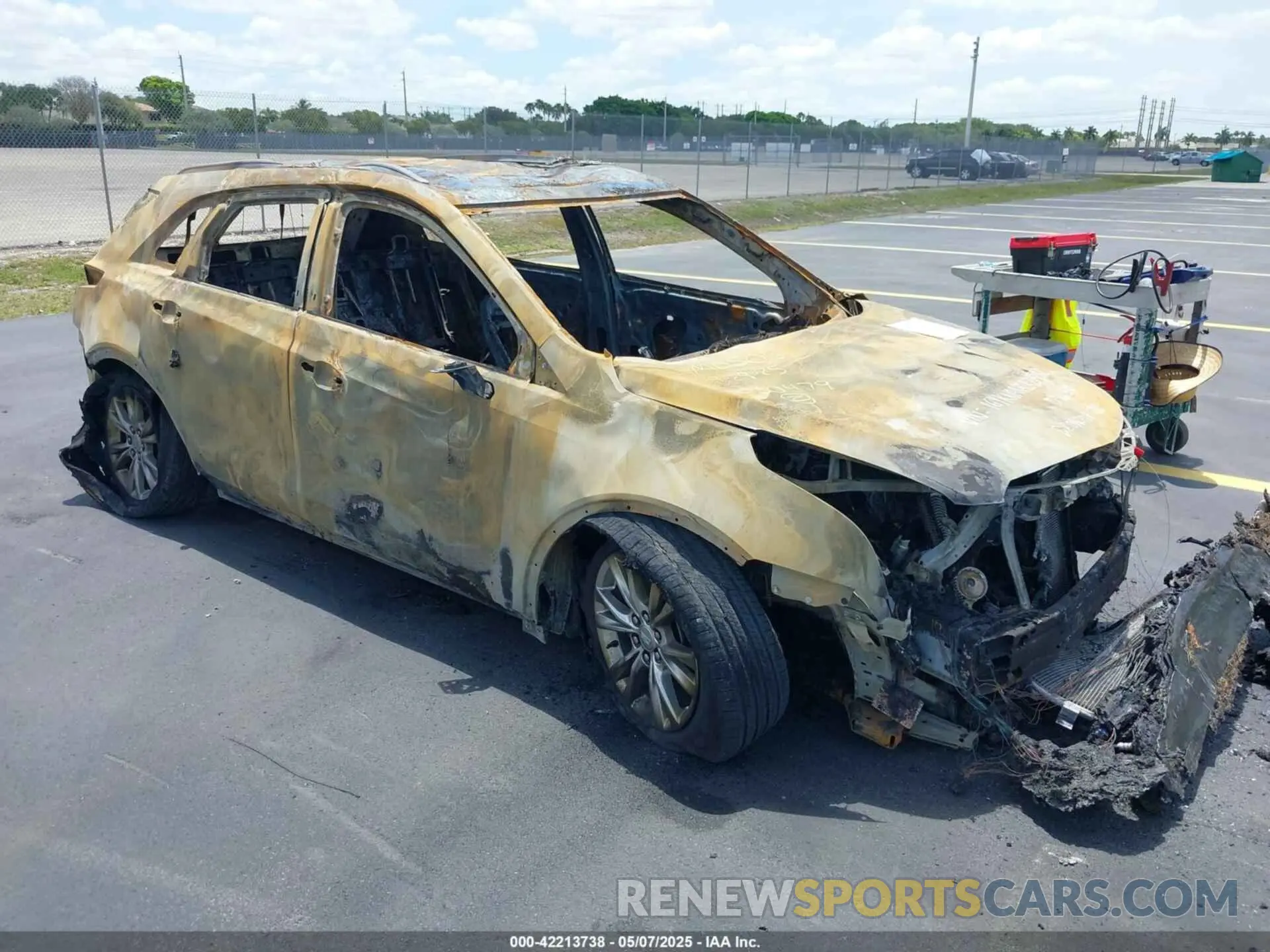 1 Photograph of a damaged car 1GYKNAR42RZ758382 CADILLAC XT5 2024