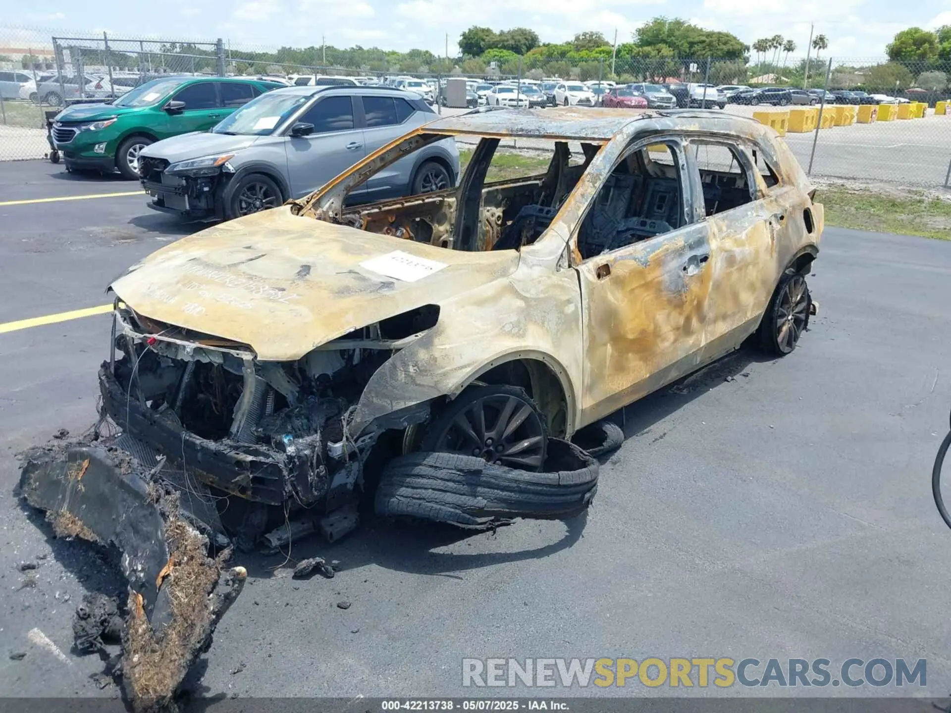 2 Photograph of a damaged car 1GYKNAR42RZ758382 CADILLAC XT5 2024