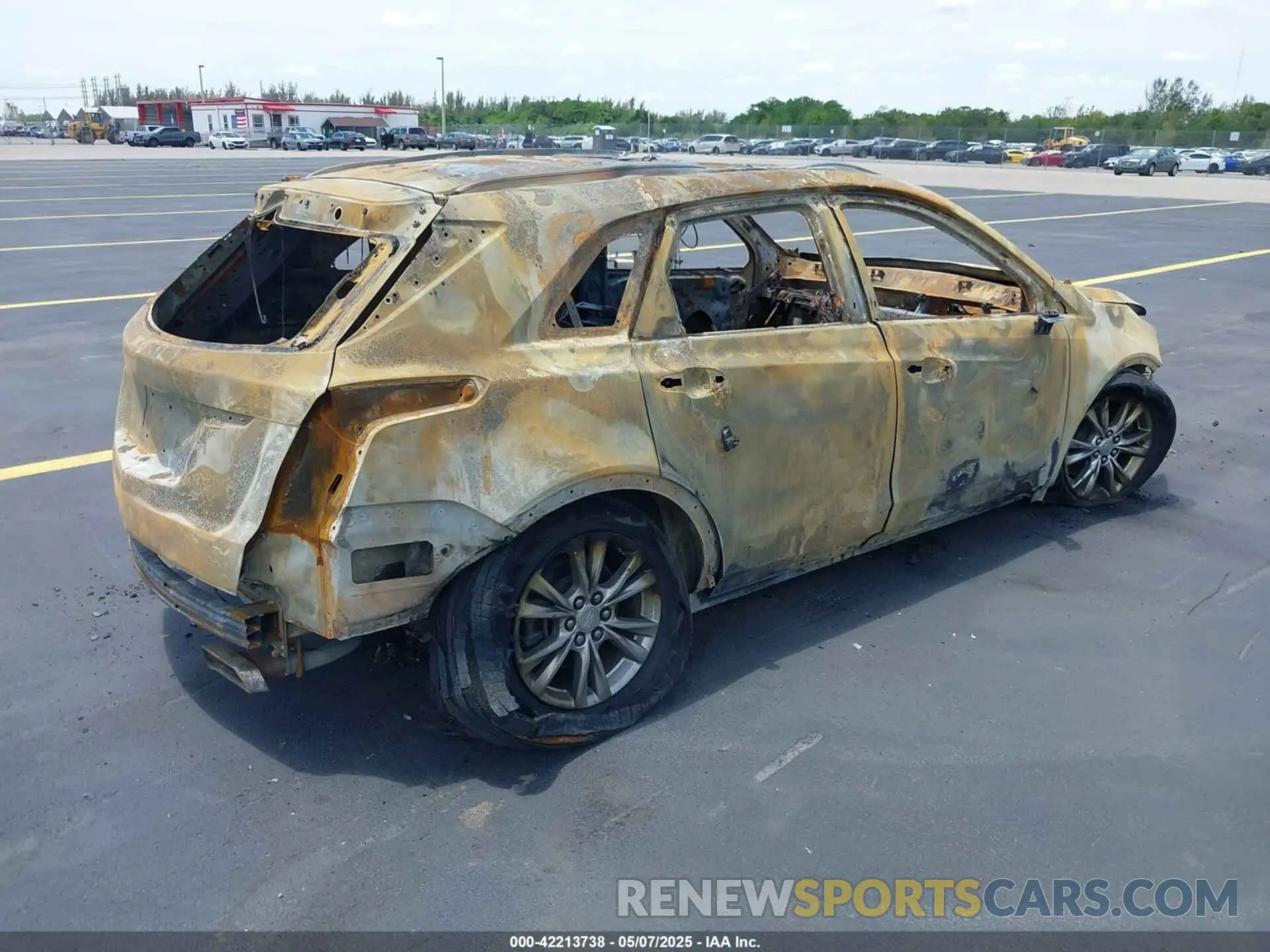 4 Photograph of a damaged car 1GYKNAR42RZ758382 CADILLAC XT5 2024