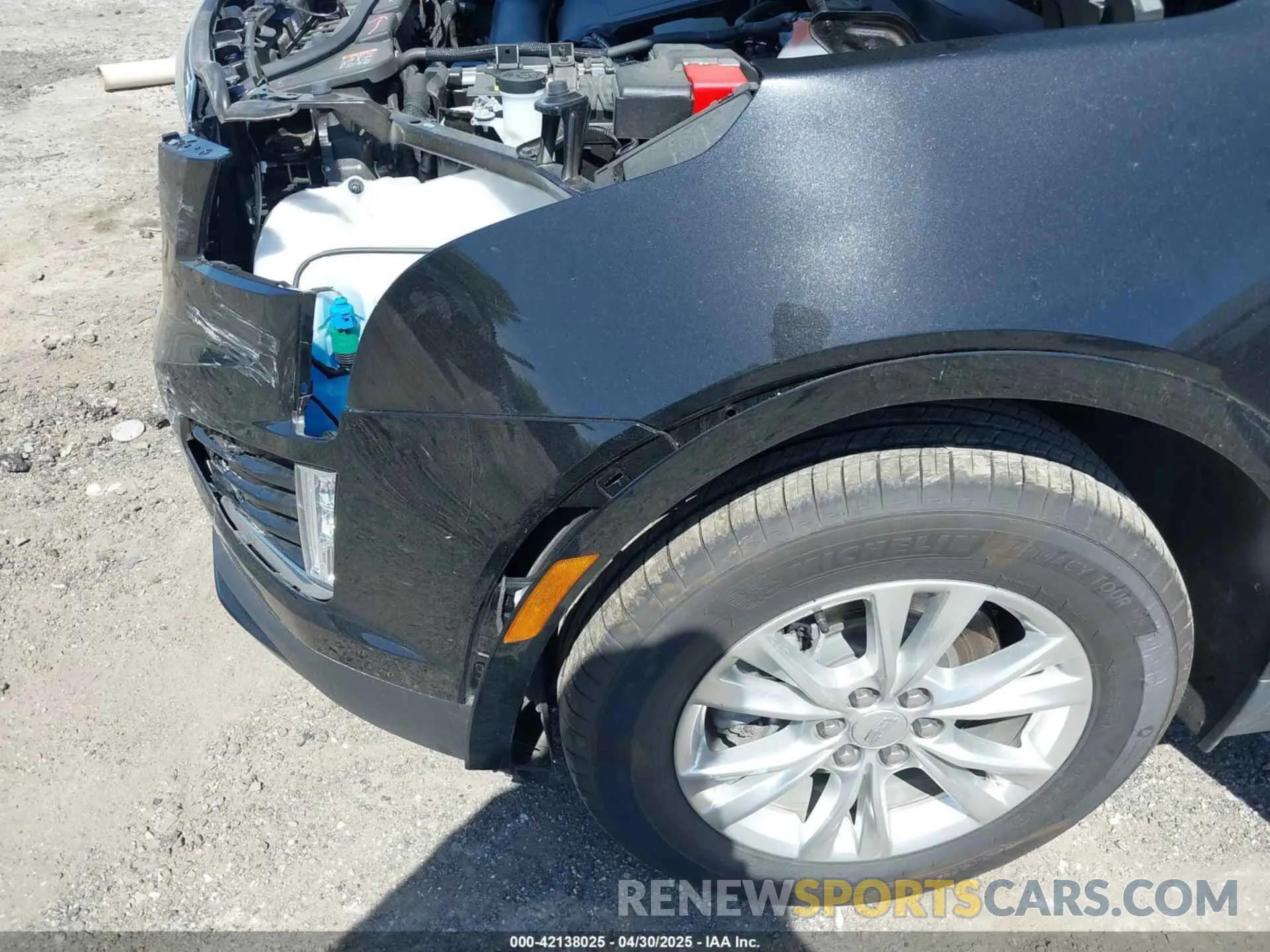 19 Photograph of a damaged car 1GYKNAR43RZ725293 CADILLAC XT5 2024