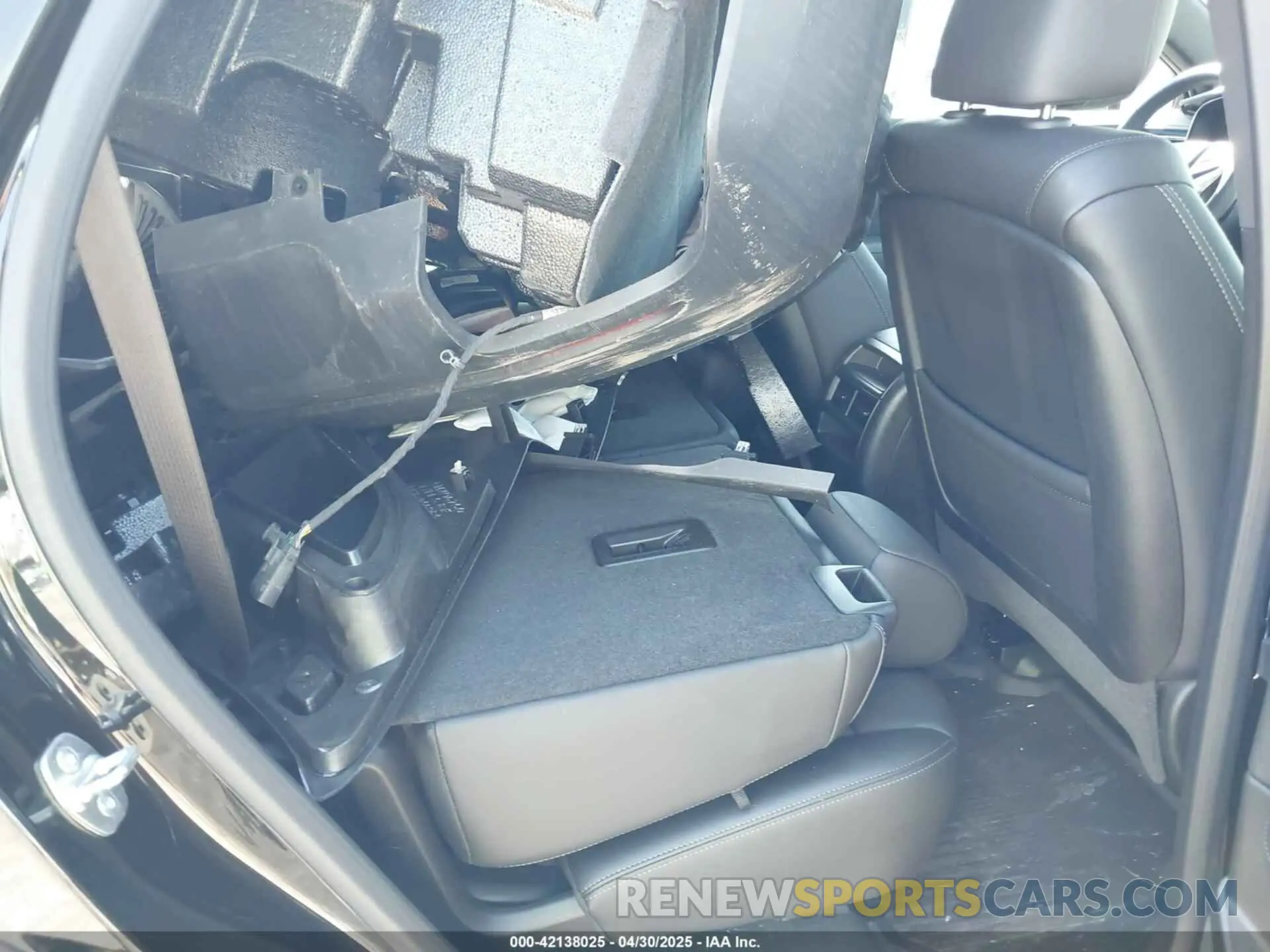 8 Photograph of a damaged car 1GYKNAR43RZ725293 CADILLAC XT5 2024
