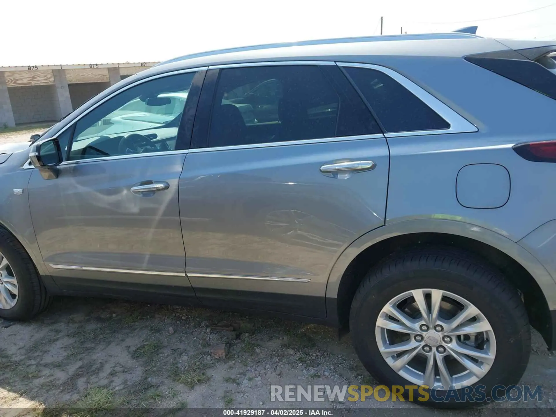 14 Photograph of a damaged car 1GYKNAR47RZ745529 CADILLAC XT5 2024