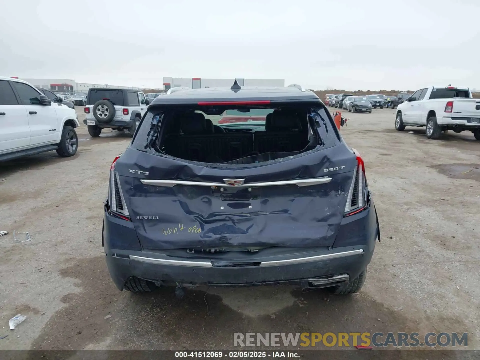 16 Photograph of a damaged car 1GYKNCR47RZ755652 CADILLAC XT5 2024
