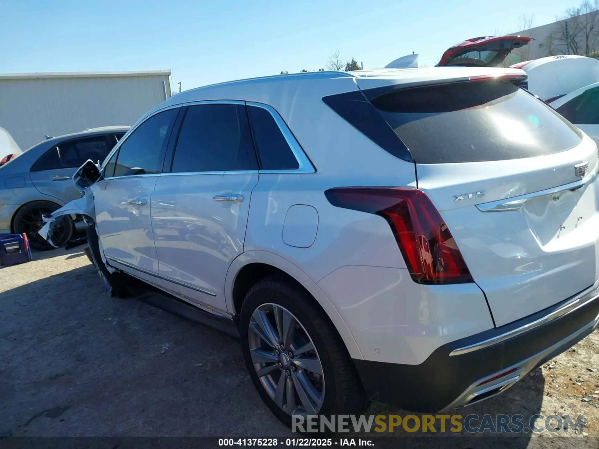 14 Photograph of a damaged car 1GYKNCRS2RZ743715 CADILLAC XT5 2024