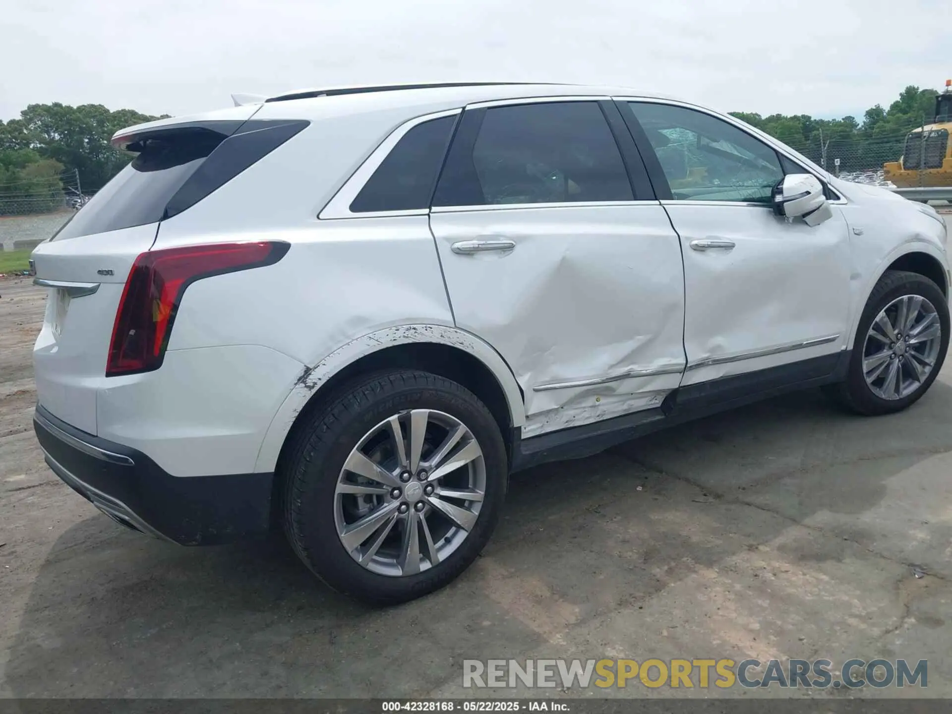 17 Photograph of a damaged car 1GYKNCRS4RZ720551 CADILLAC XT5 2024