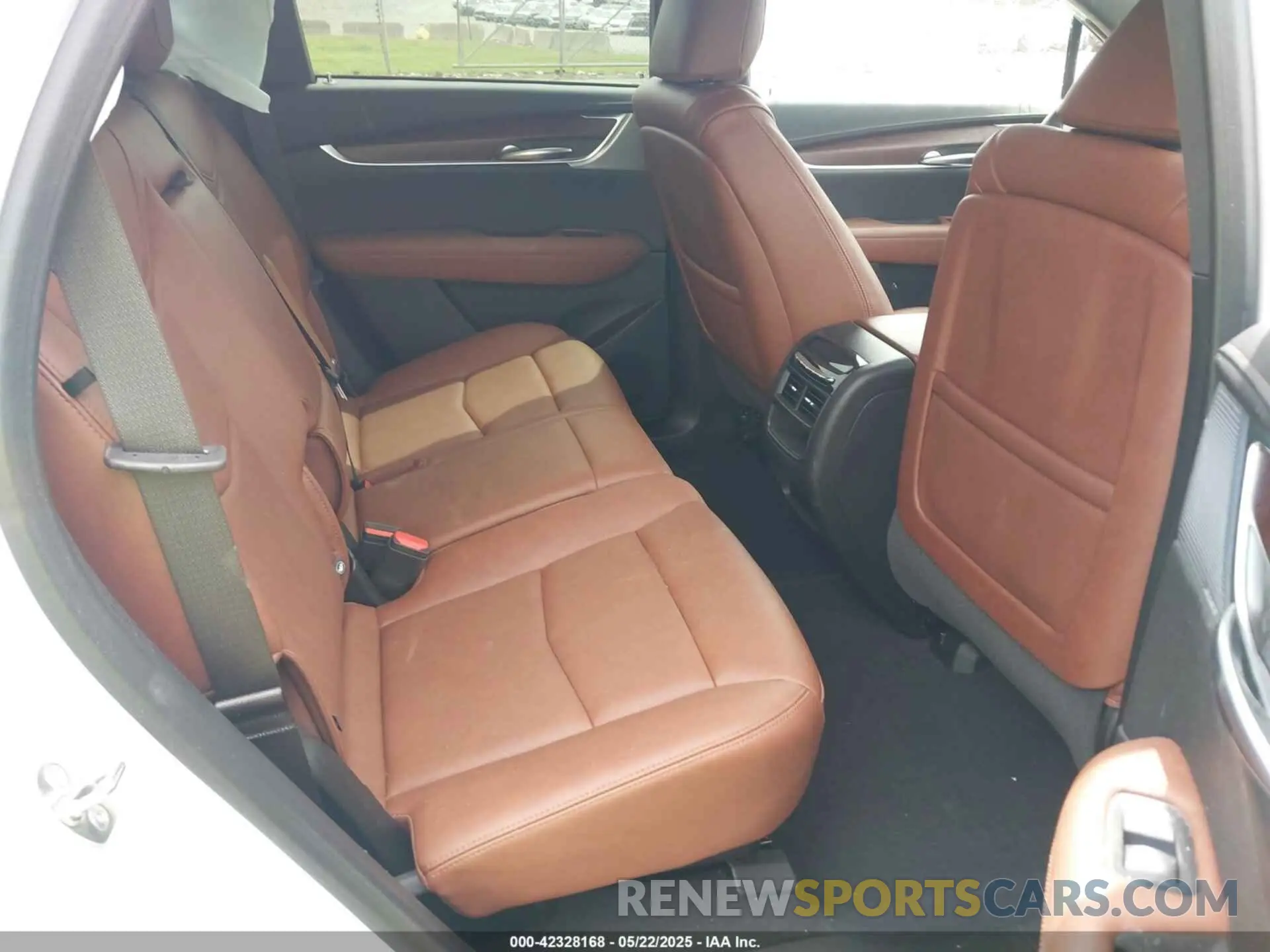 8 Photograph of a damaged car 1GYKNCRS4RZ720551 CADILLAC XT5 2024