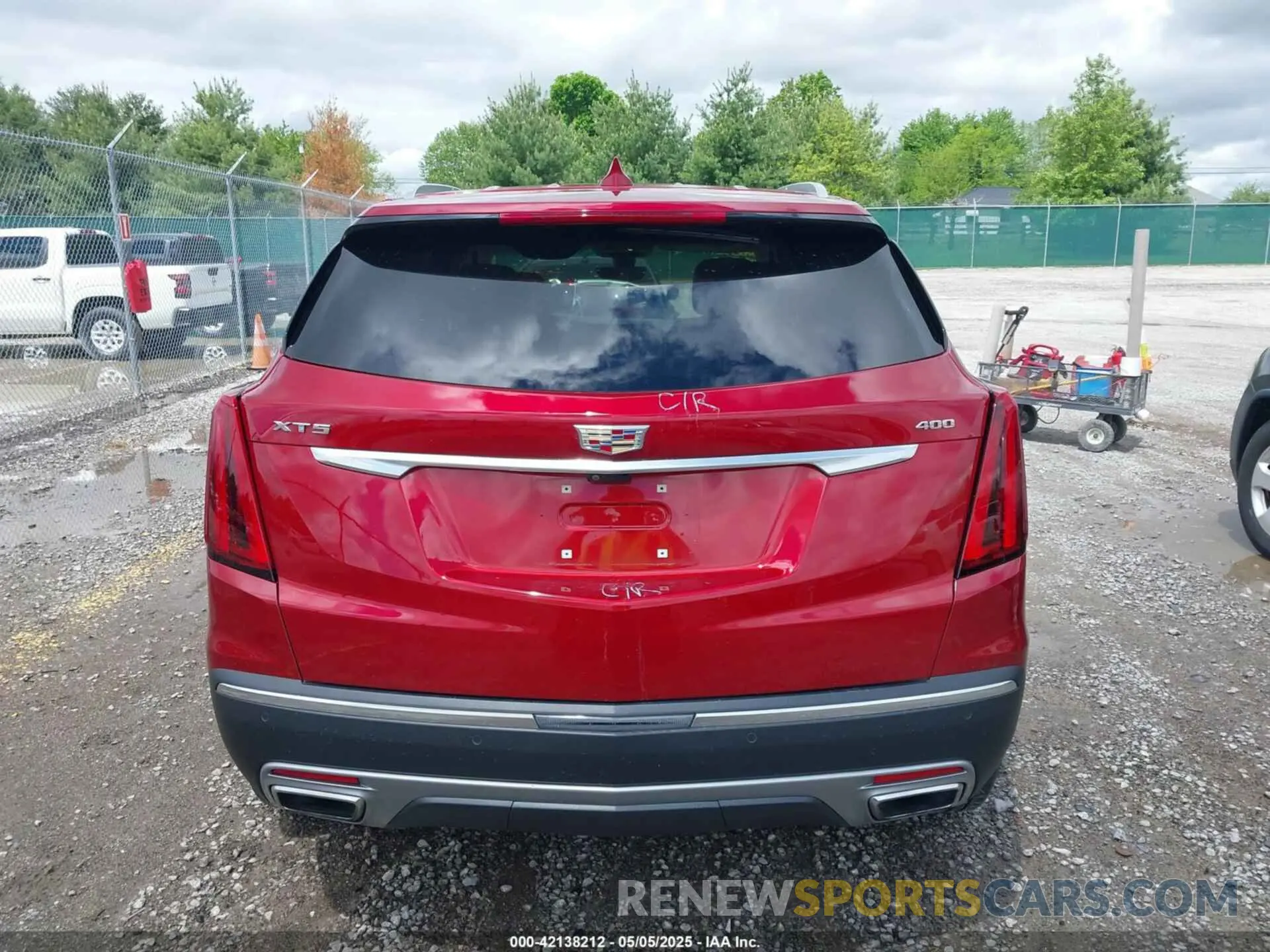 16 Photograph of a damaged car 1GYKNCRS9RZ725292 CADILLAC XT5 2024