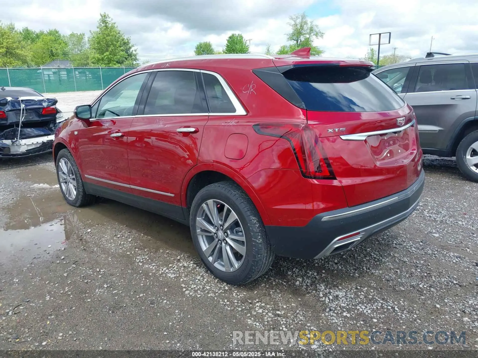 3 Photograph of a damaged car 1GYKNCRS9RZ725292 CADILLAC XT5 2024