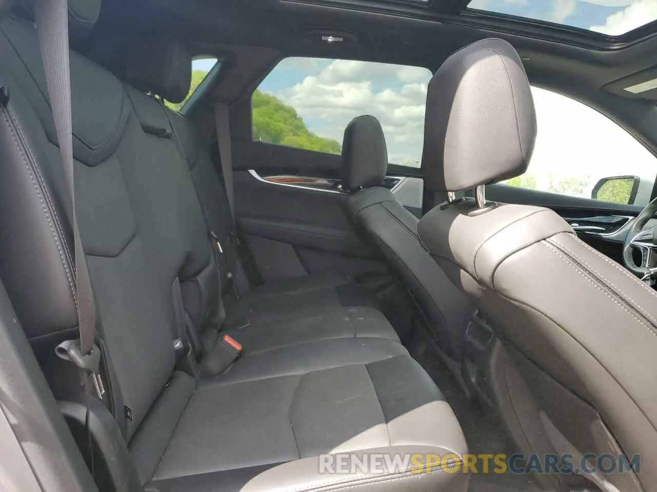 11 Photograph of a damaged car 1GYKNDRS0RZ721508 CADILLAC XT5 2024