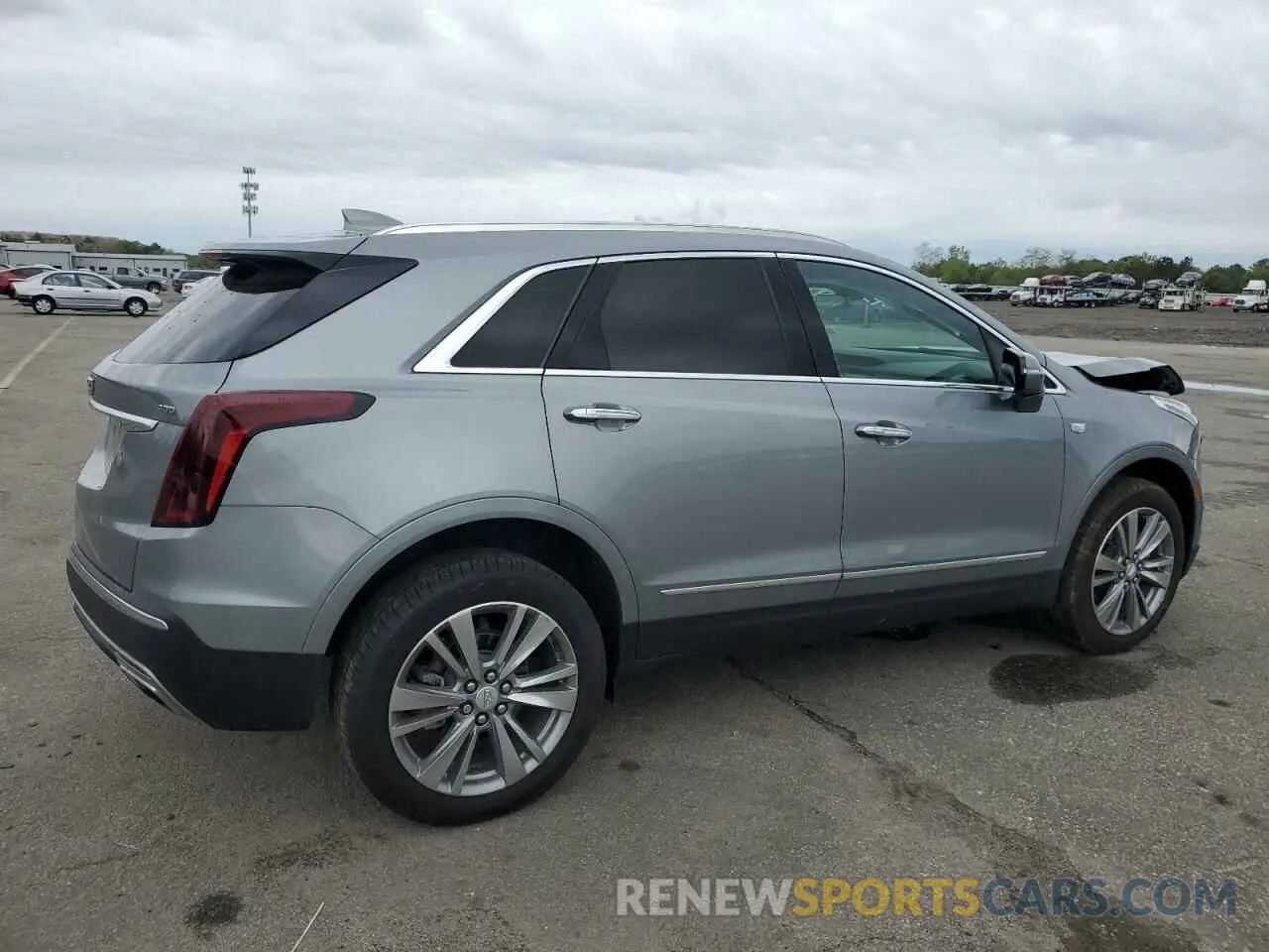 3 Photograph of a damaged car 1GYKNDRS0RZ729463 CADILLAC XT5 2024