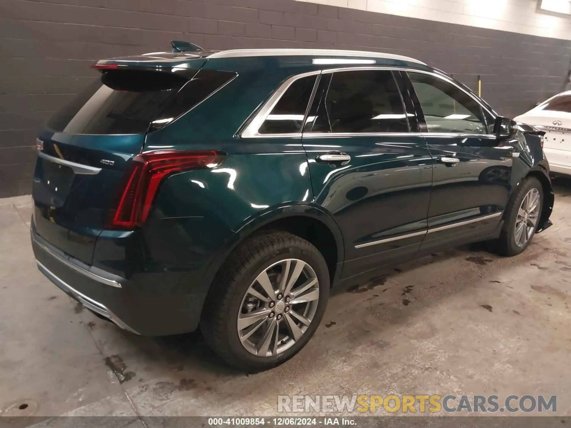 4 Photograph of a damaged car 1GYKNDRS0RZ736221 CADILLAC XT5 2024