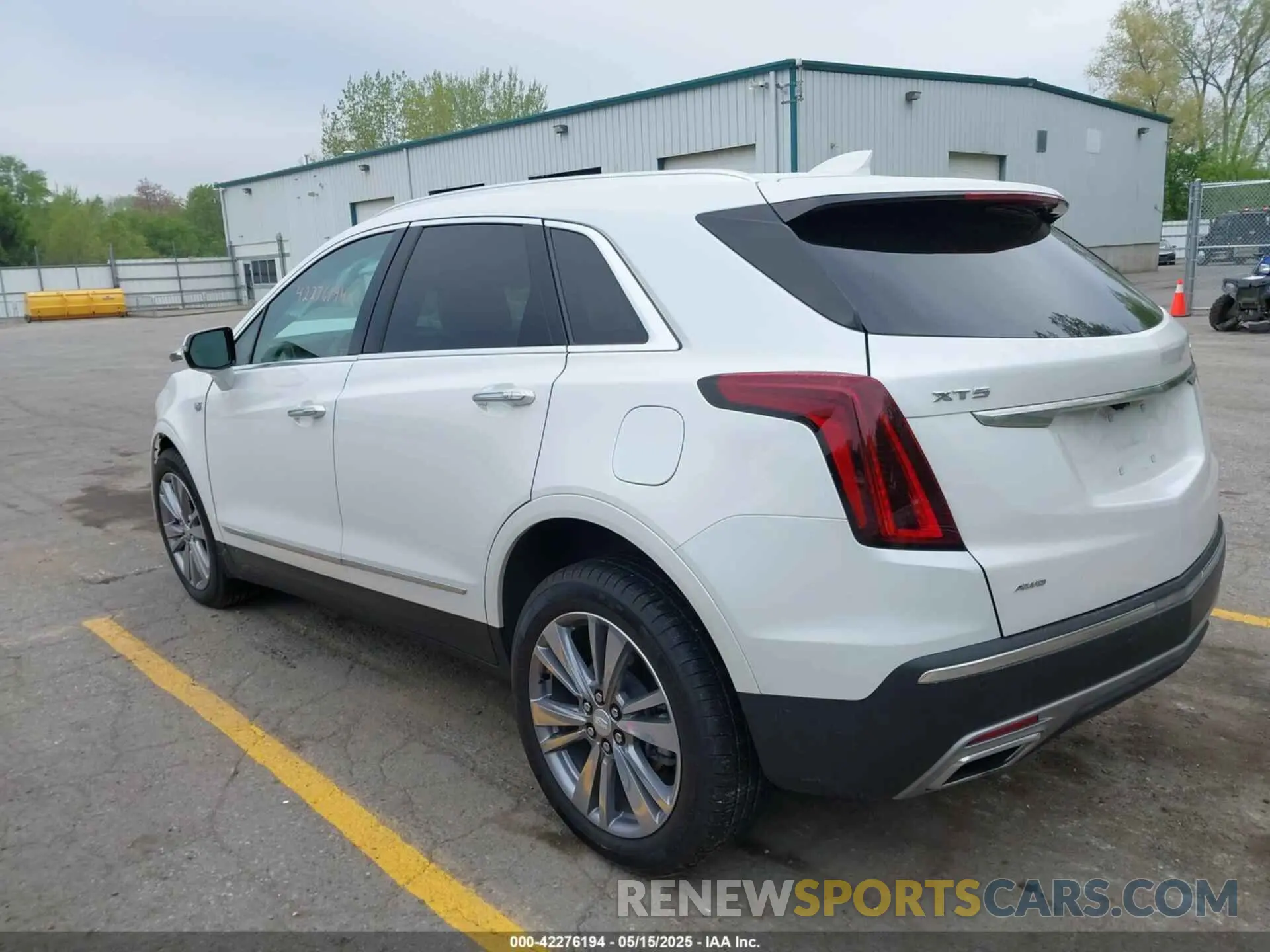 3 Photograph of a damaged car 1GYKNDRS6RZ728334 CADILLAC XT5 2024