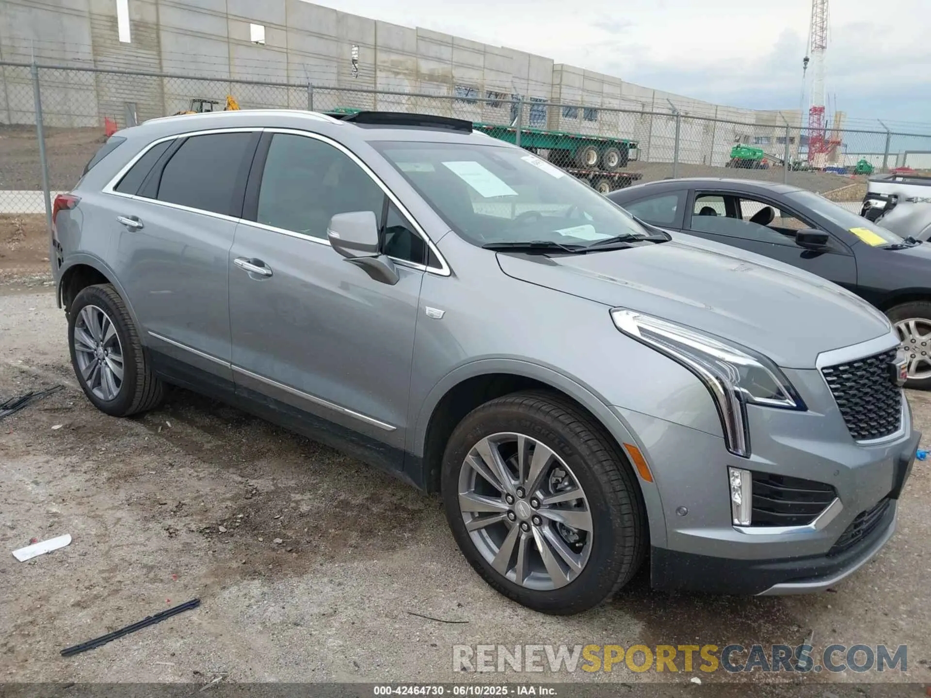 1 Photograph of a damaged car 1GYKNCRS0SZ101466 CADILLAC XT5 2025