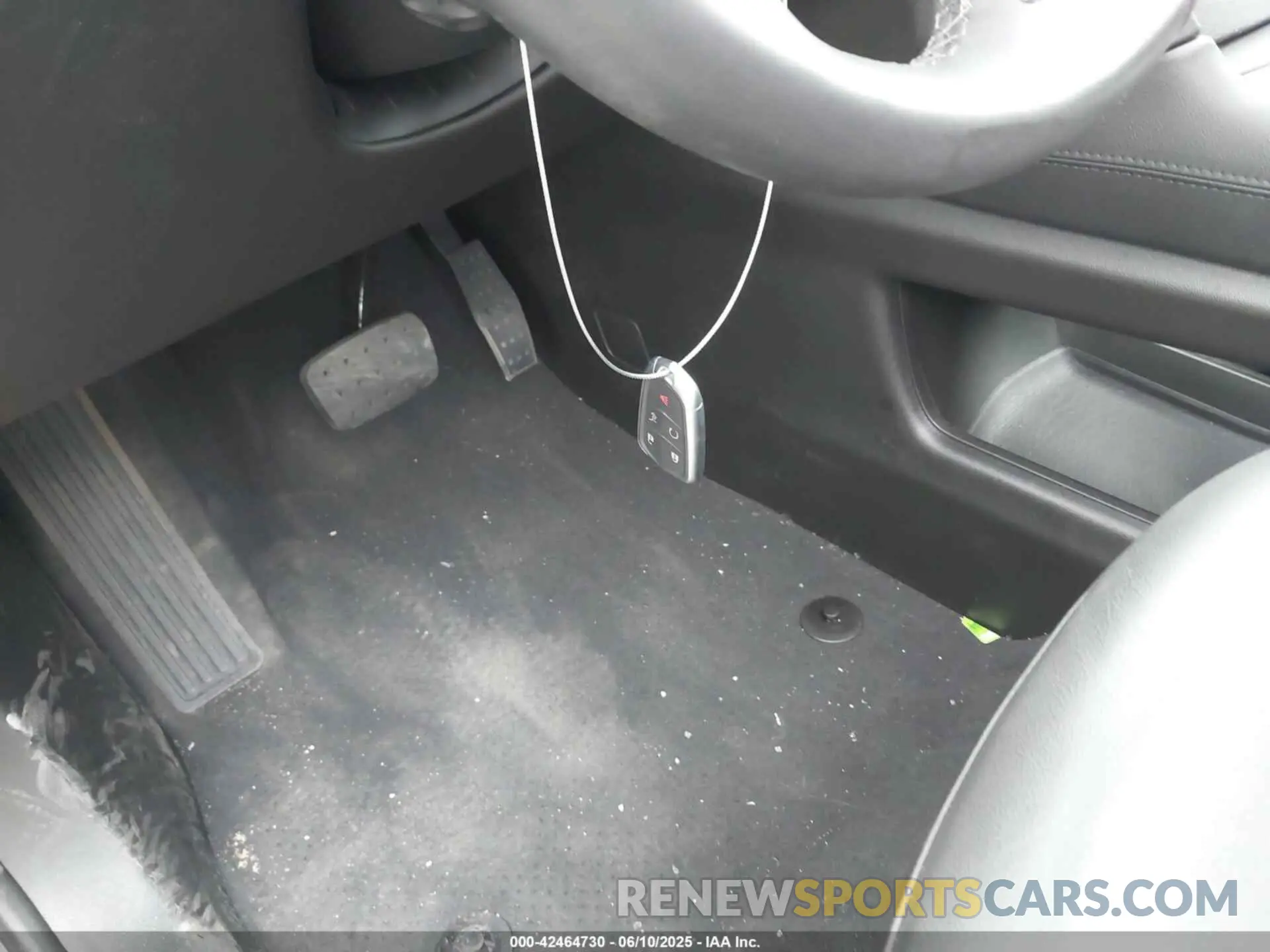 11 Photograph of a damaged car 1GYKNCRS0SZ101466 CADILLAC XT5 2025
