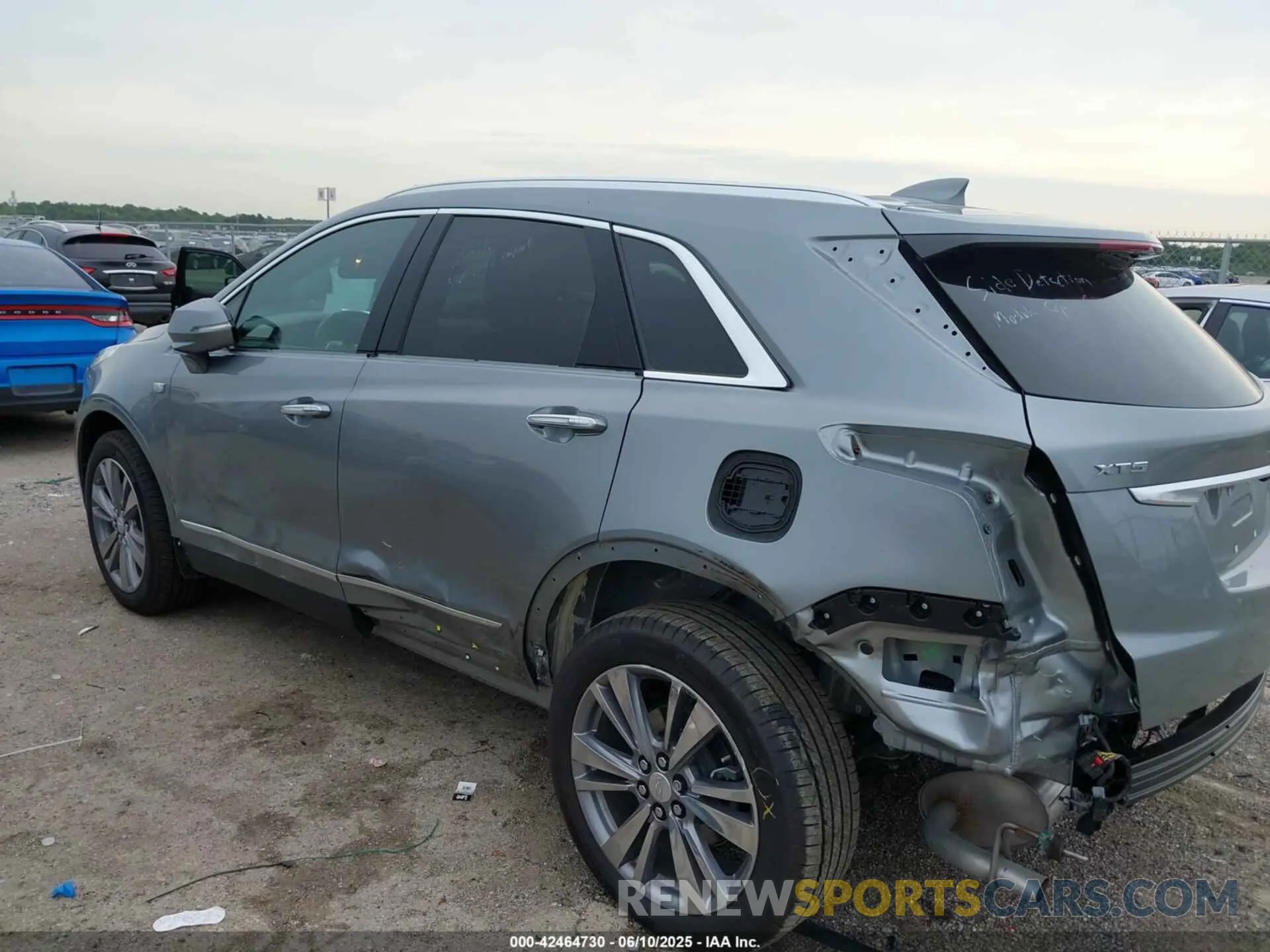 3 Photograph of a damaged car 1GYKNCRS0SZ101466 CADILLAC XT5 2025