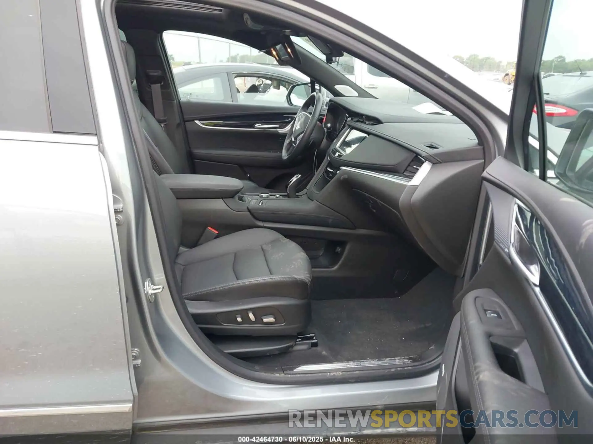 5 Photograph of a damaged car 1GYKNCRS0SZ101466 CADILLAC XT5 2025