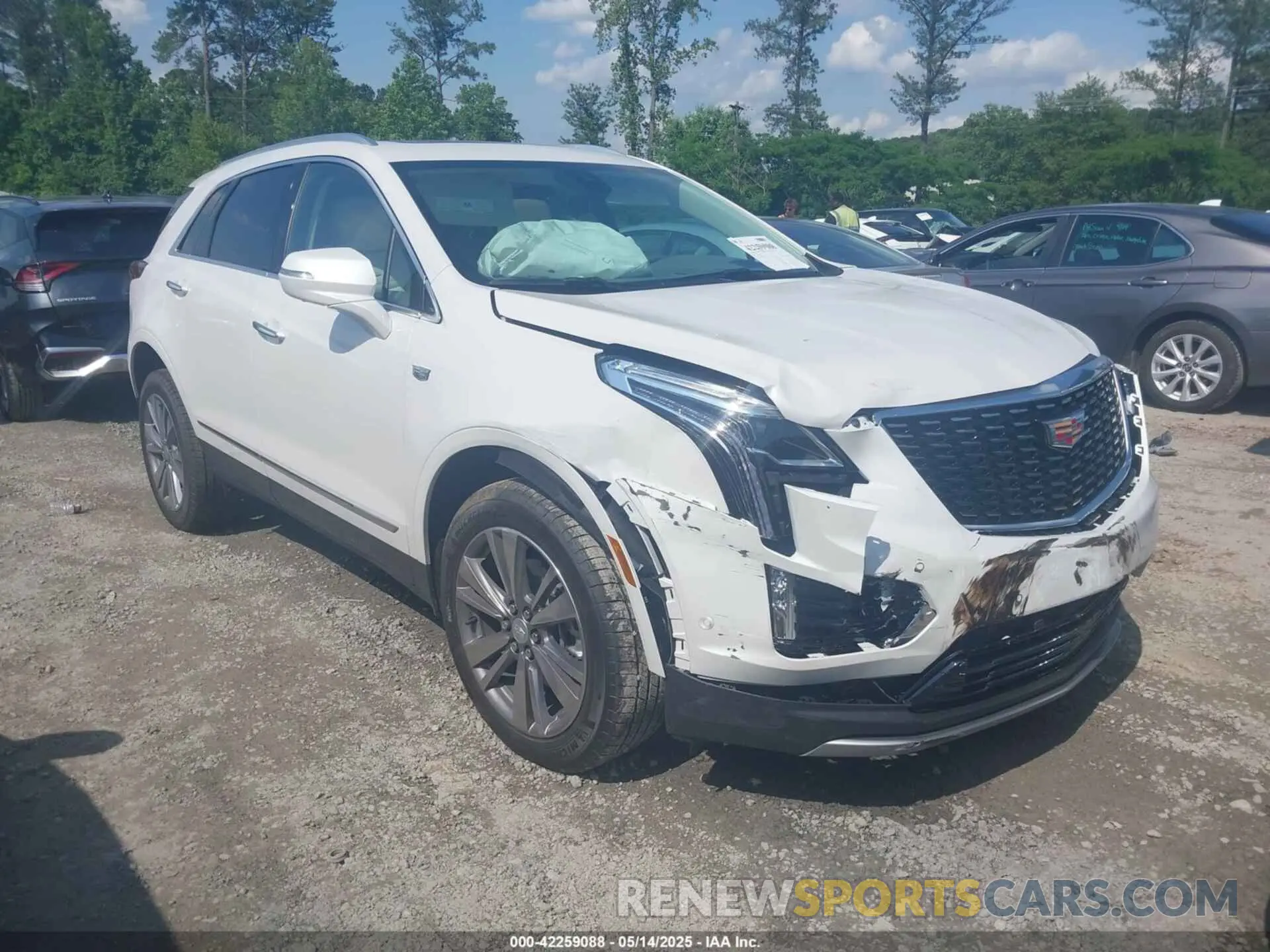 1 Photograph of a damaged car 1GYKNCRS0SZ132653 CADILLAC XT5 2025