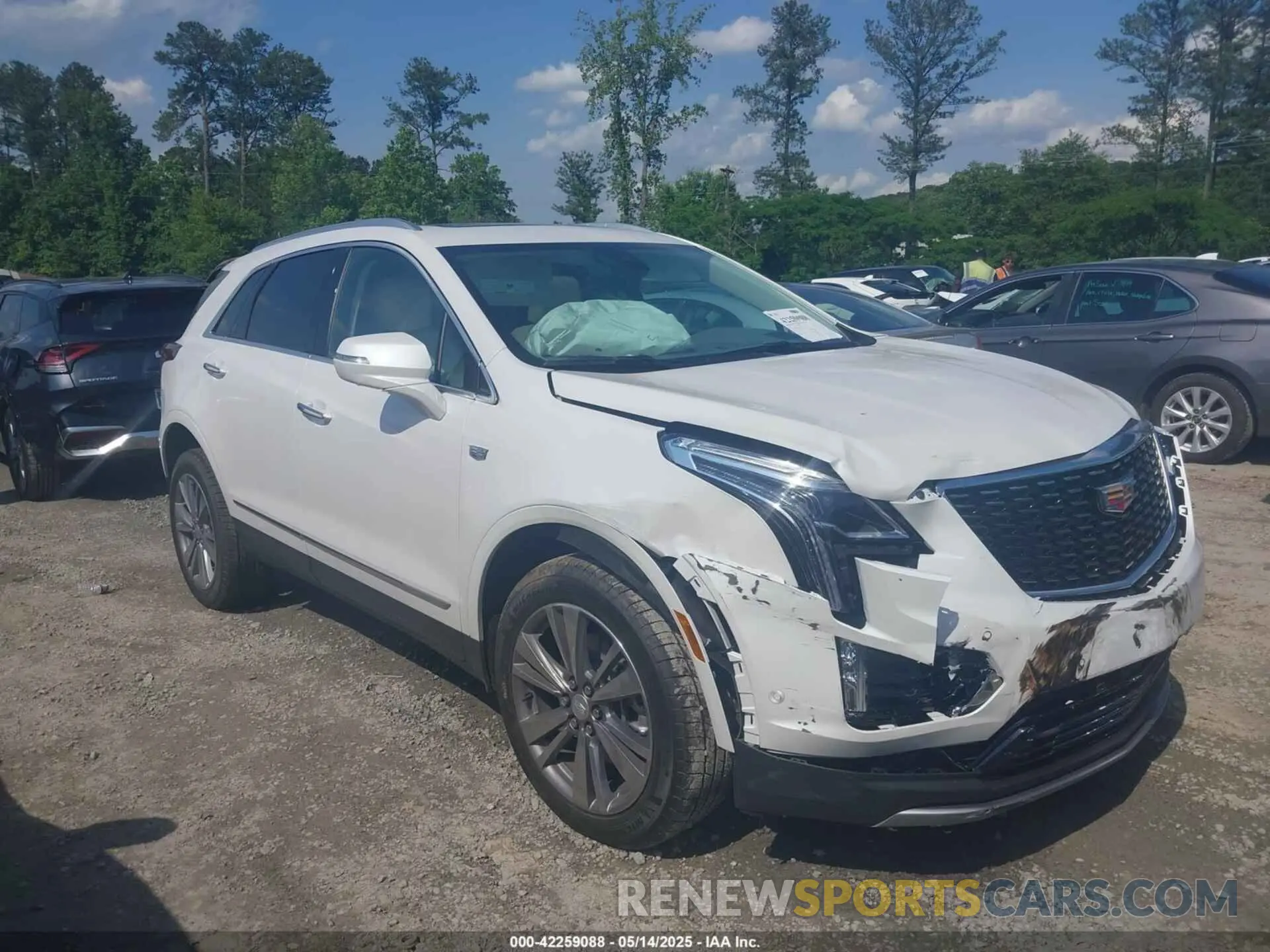 13 Photograph of a damaged car 1GYKNCRS0SZ132653 CADILLAC XT5 2025