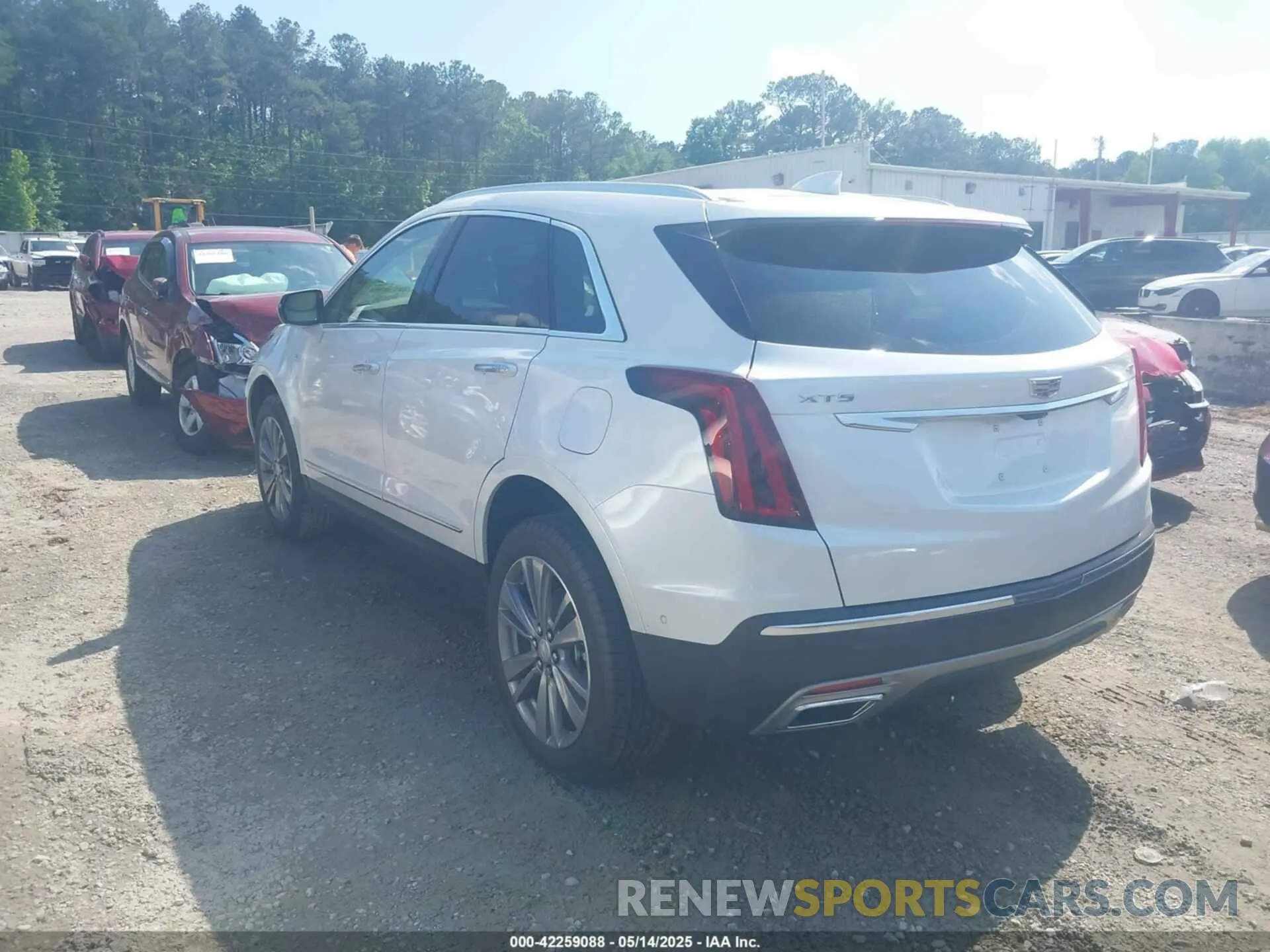 14 Photograph of a damaged car 1GYKNCRS0SZ132653 CADILLAC XT5 2025