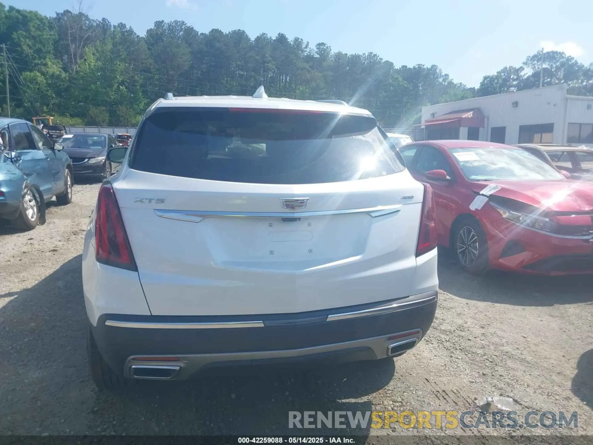 16 Photograph of a damaged car 1GYKNCRS0SZ132653 CADILLAC XT5 2025