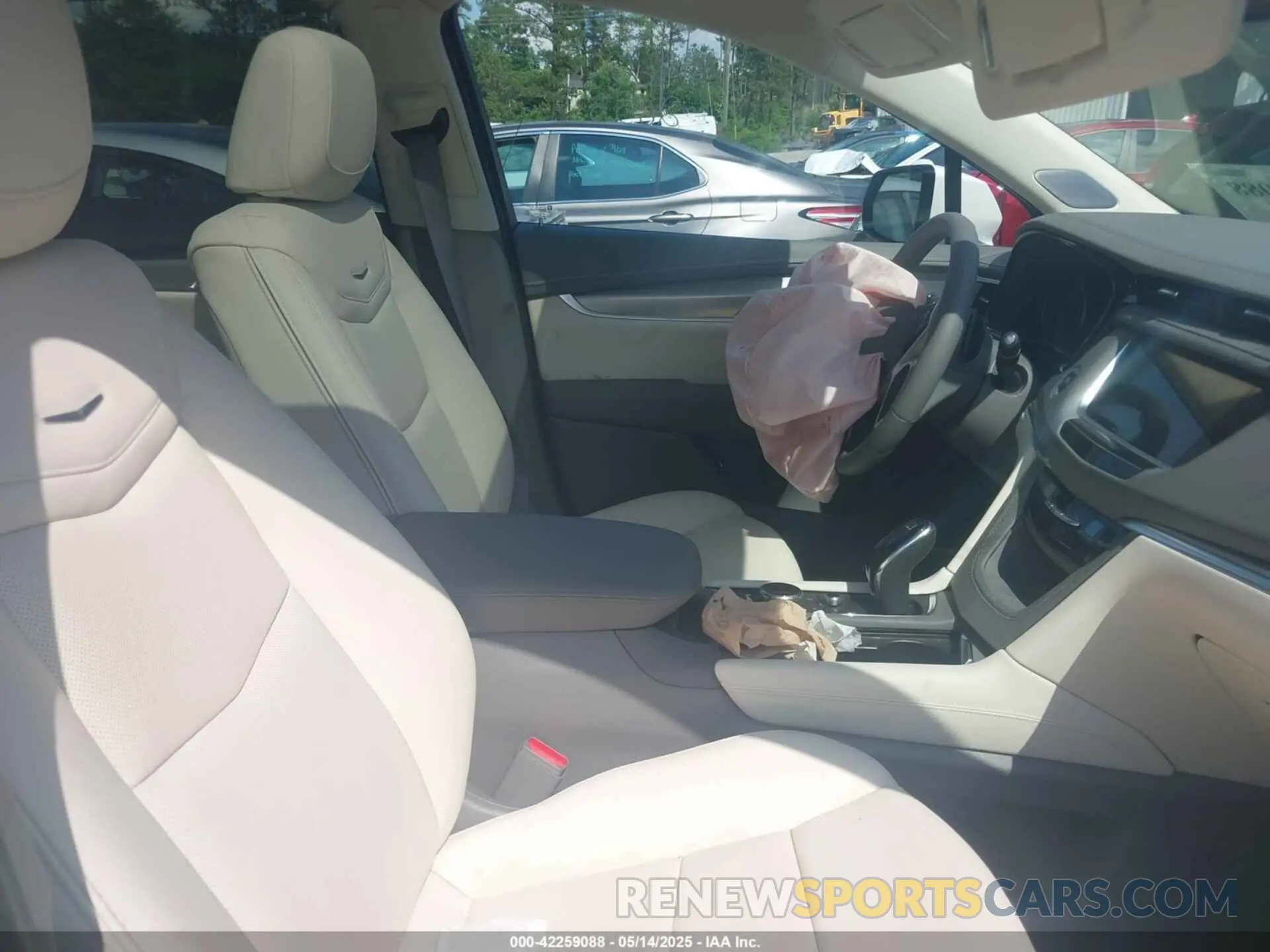 5 Photograph of a damaged car 1GYKNCRS0SZ132653 CADILLAC XT5 2025