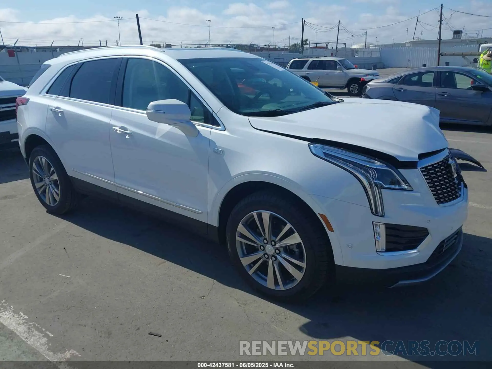 1 Photograph of a damaged car 1GYKNCRS2SZ133237 CADILLAC XT5 2025