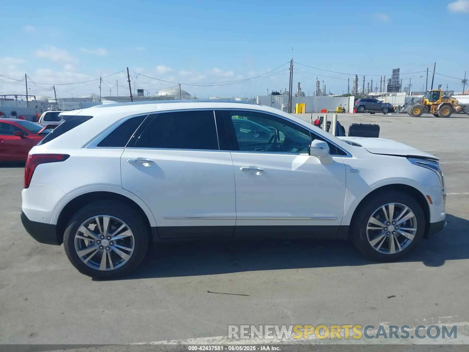 13 Photograph of a damaged car 1GYKNCRS2SZ133237 CADILLAC XT5 2025