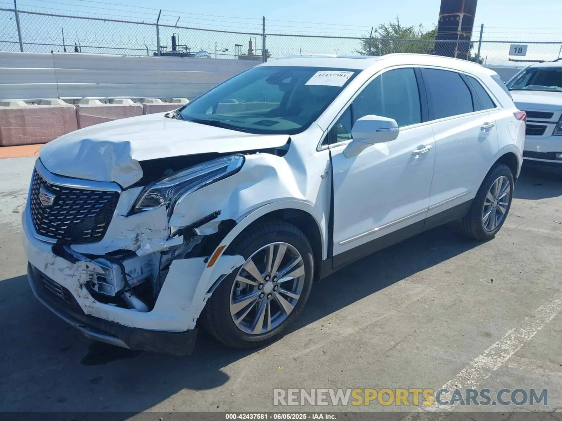 2 Photograph of a damaged car 1GYKNCRS2SZ133237 CADILLAC XT5 2025
