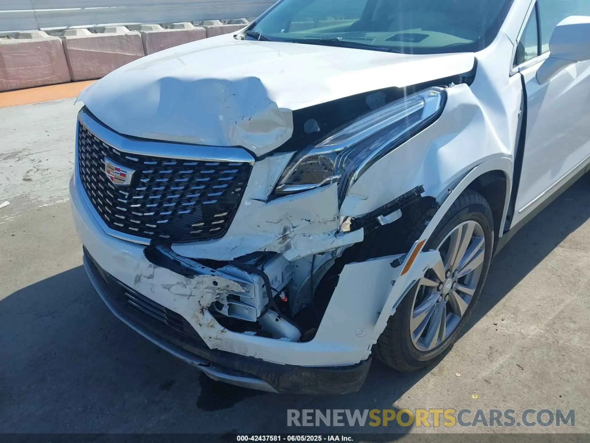 6 Photograph of a damaged car 1GYKNCRS2SZ133237 CADILLAC XT5 2025