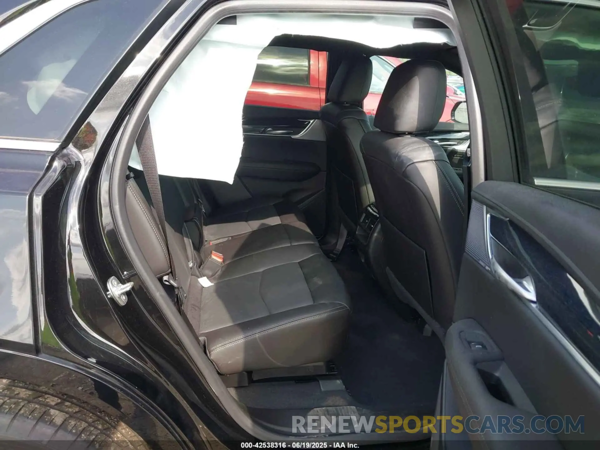 8 Photograph of a damaged car 1GYKNCRS8SZ110724 CADILLAC XT5 2025