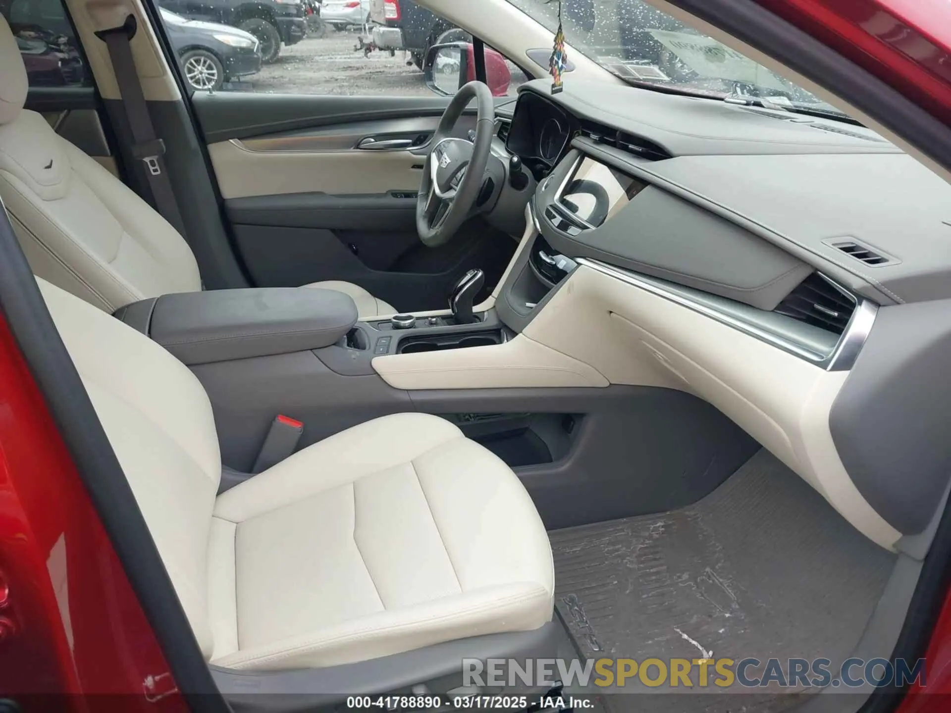 5 Photograph of a damaged car 1GYKNDR44SZ101557 CADILLAC XT5 2025