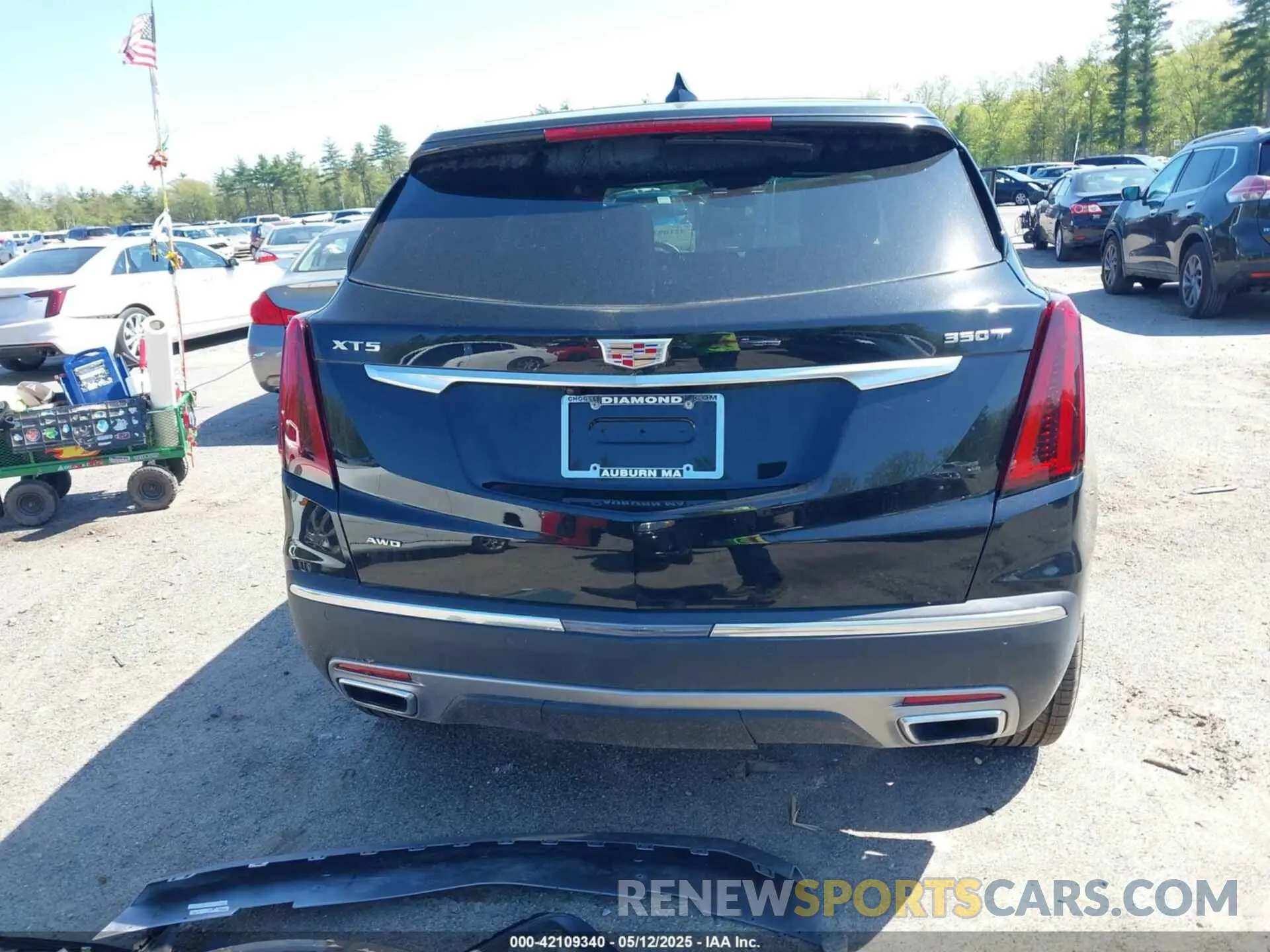 17 Photograph of a damaged car 1GYKNDR46SZ102077 CADILLAC XT5 2025