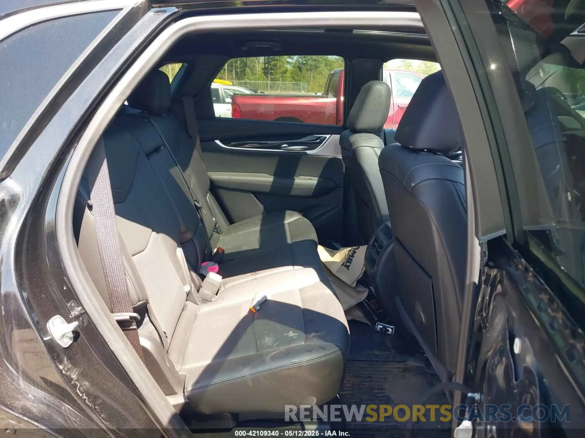 8 Photograph of a damaged car 1GYKNDR46SZ102077 CADILLAC XT5 2025