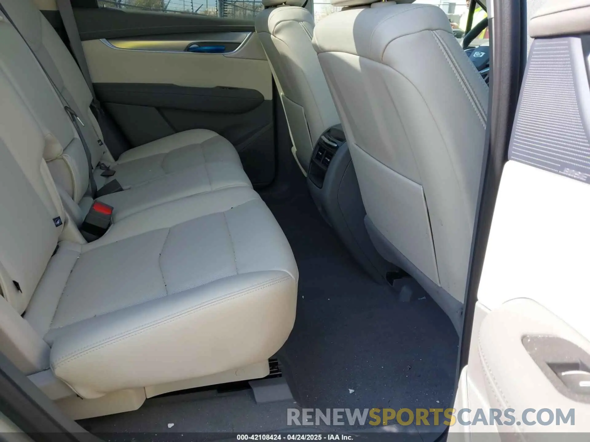 8 Photograph of a damaged car 1GYKNDRS7SZ128931 CADILLAC XT5 2025