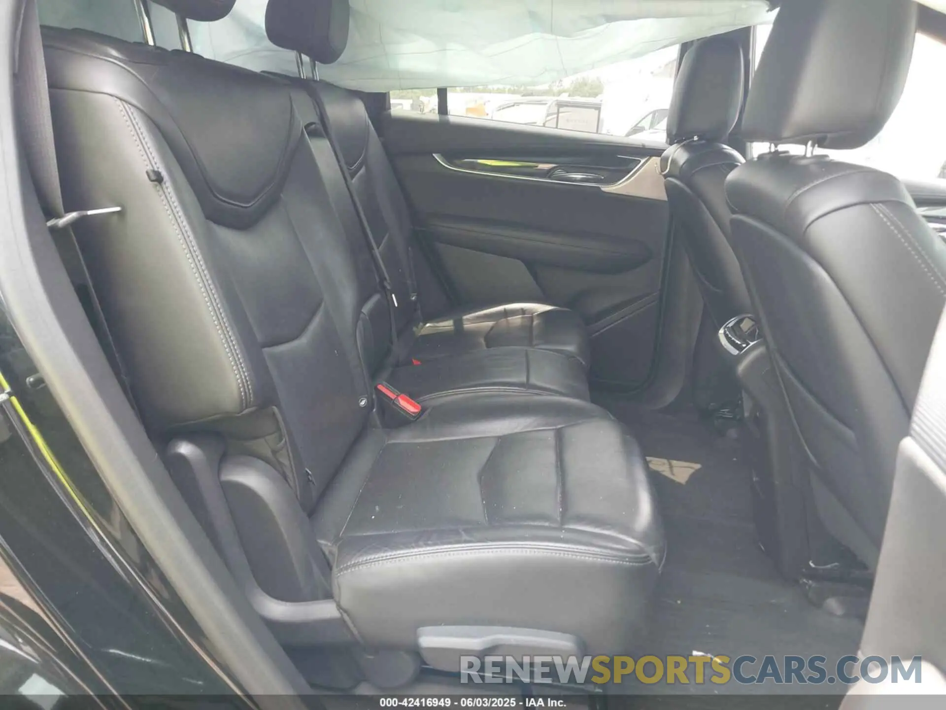 8 Photograph of a damaged car 1GYKPCRS6LZ148058 CADILLAC XT6 2020