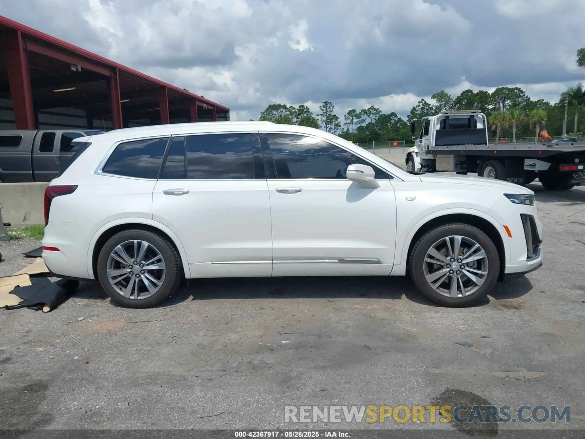 14 Photograph of a damaged car 1GYKPCRS6LZ193579 CADILLAC XT6 2020