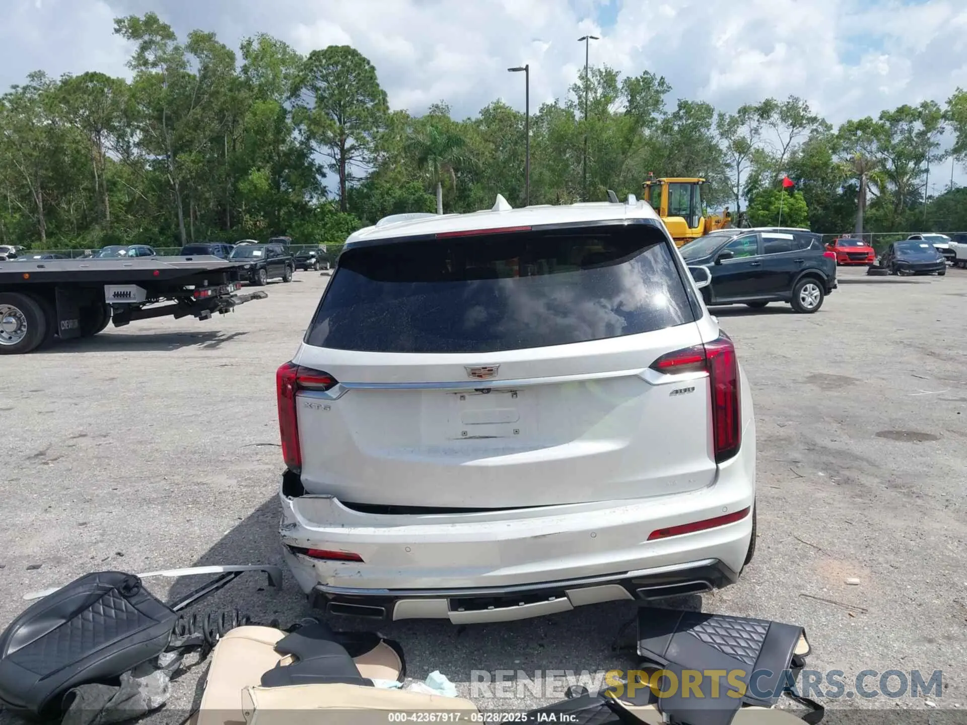 17 Photograph of a damaged car 1GYKPCRS6LZ193579 CADILLAC XT6 2020