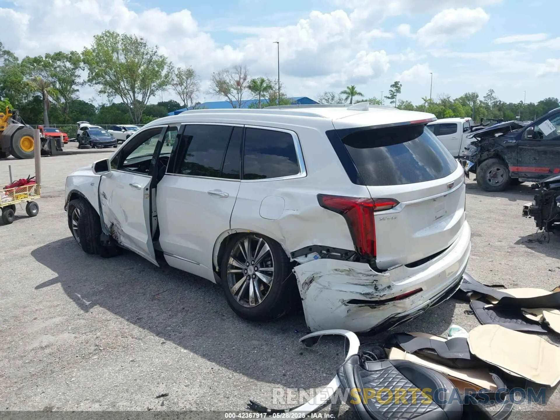 3 Photograph of a damaged car 1GYKPCRS6LZ193579 CADILLAC XT6 2020